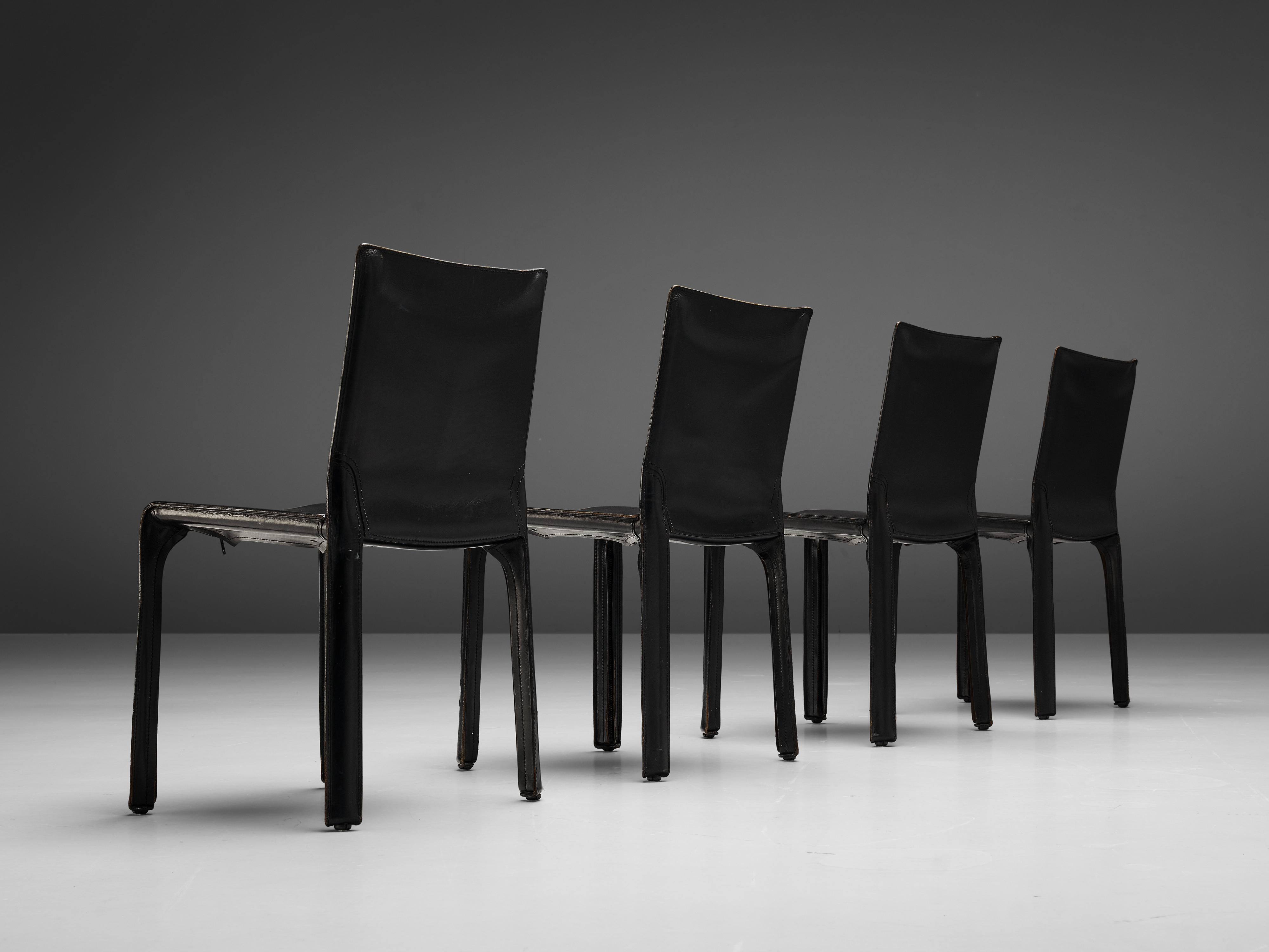 italien Mario Bellini for Cassina - Ensemble de quatre chaises de salle à manger «abstraction » noires en cuir  en vente