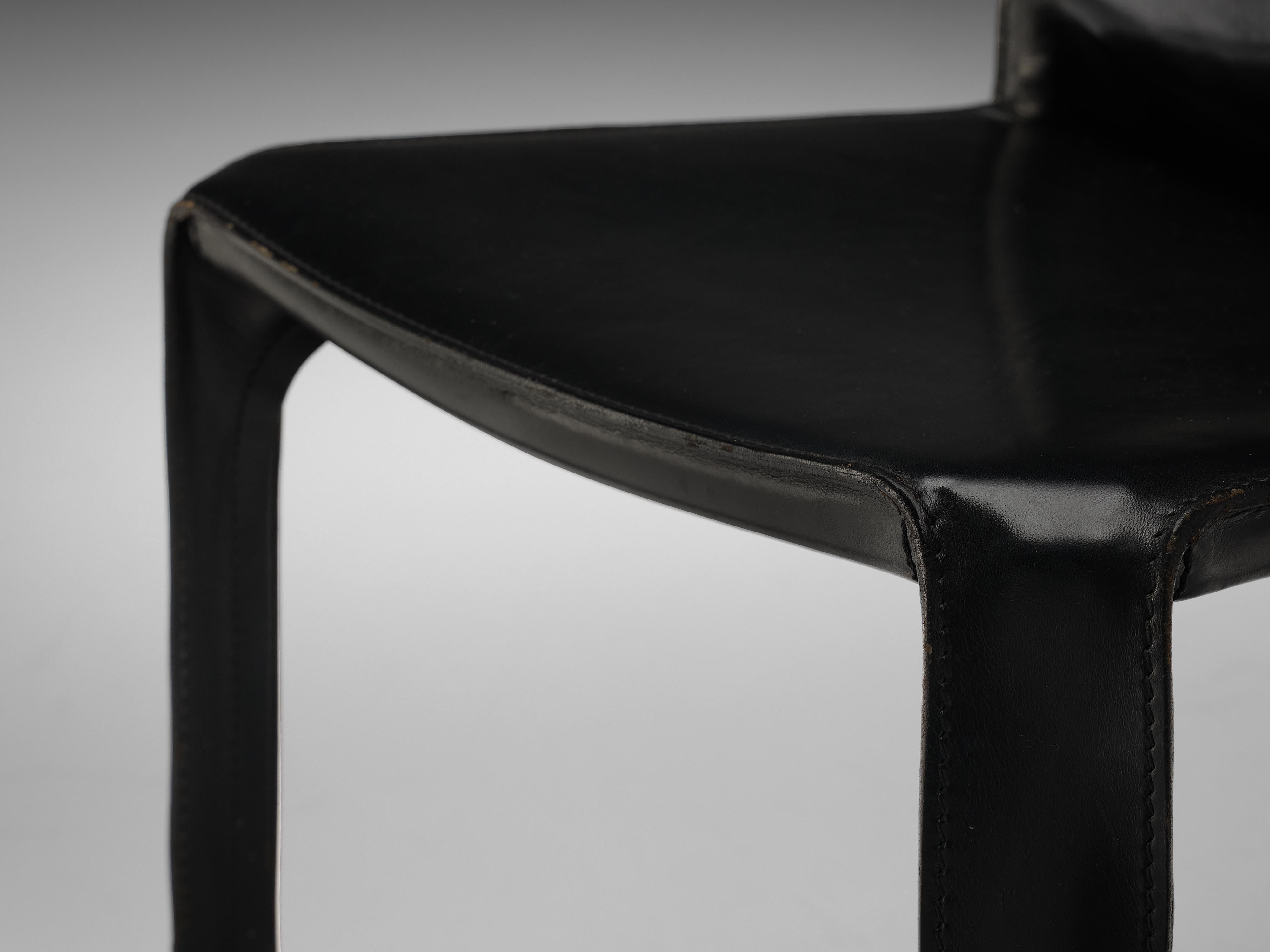 Mario Bellini for Cassina - Ensemble de quatre chaises de salle à manger «abstraction » noires en cuir  en vente 1