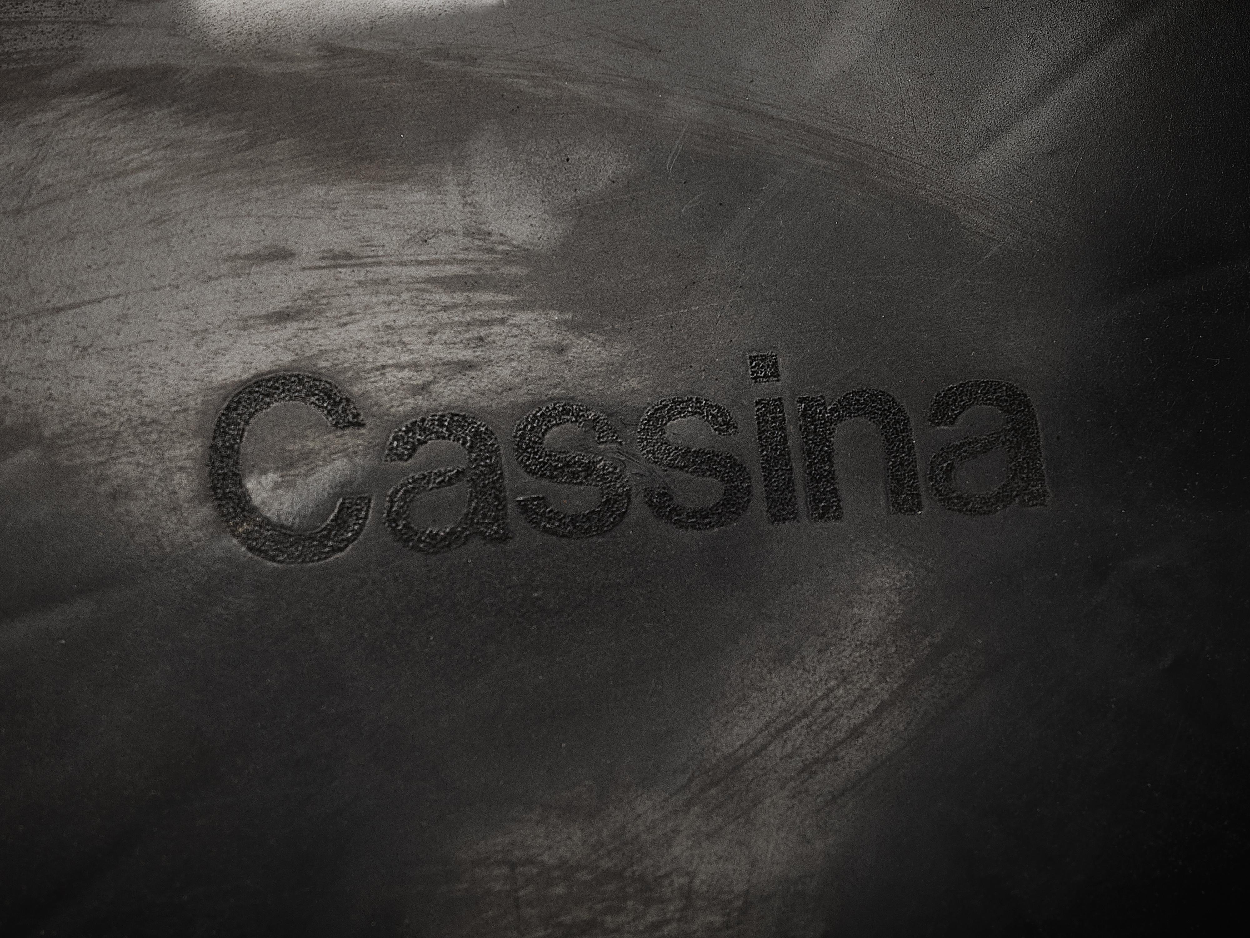 Mario Bellini for Cassina - Ensemble de quatre chaises de salle à manger «abstraction » noires en cuir  en vente 2