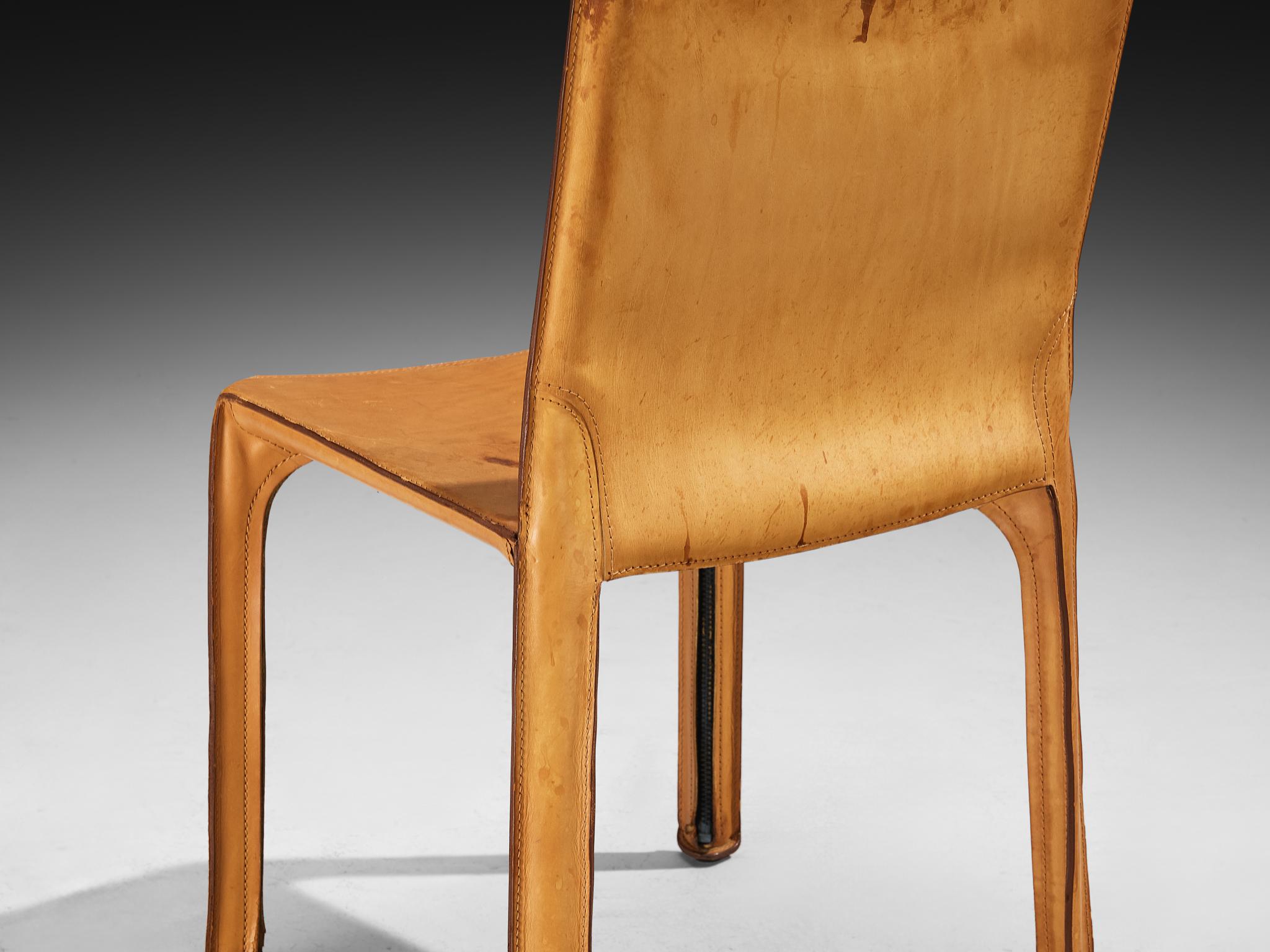 Mario Bellini per Cassina Set di sei sedie da pranzo 'Cab' in pelle cognac in vendita 4