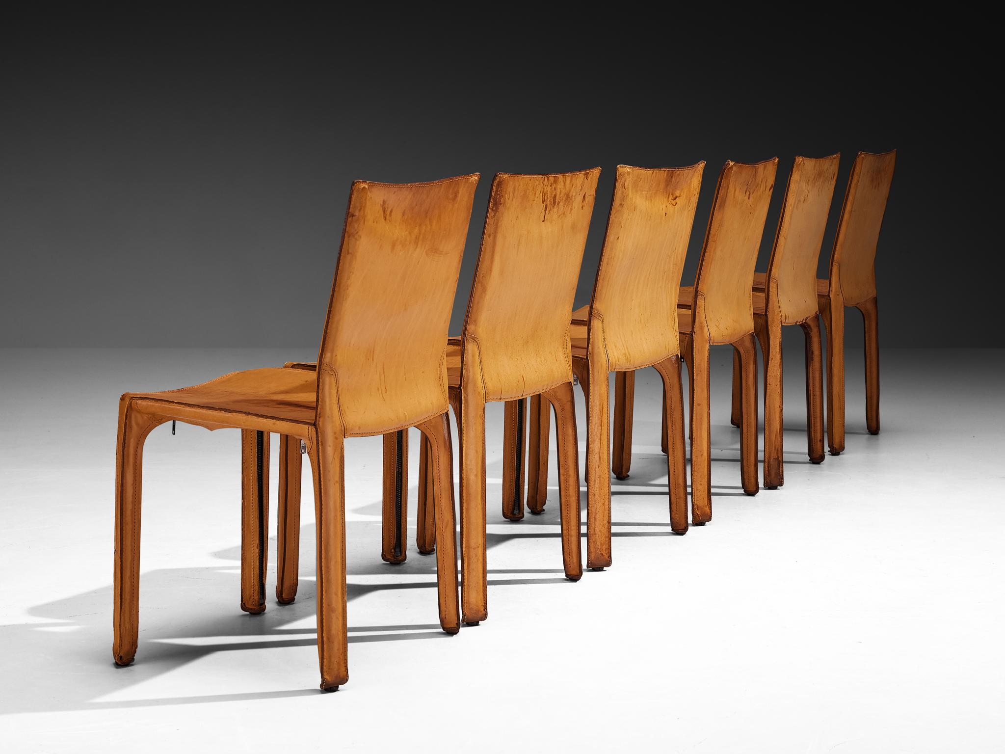Mario Bellini per Cassina Set di sei sedie da pranzo 'Cab' in pelle cognac In condizioni buone in vendita a Waalwijk, NL