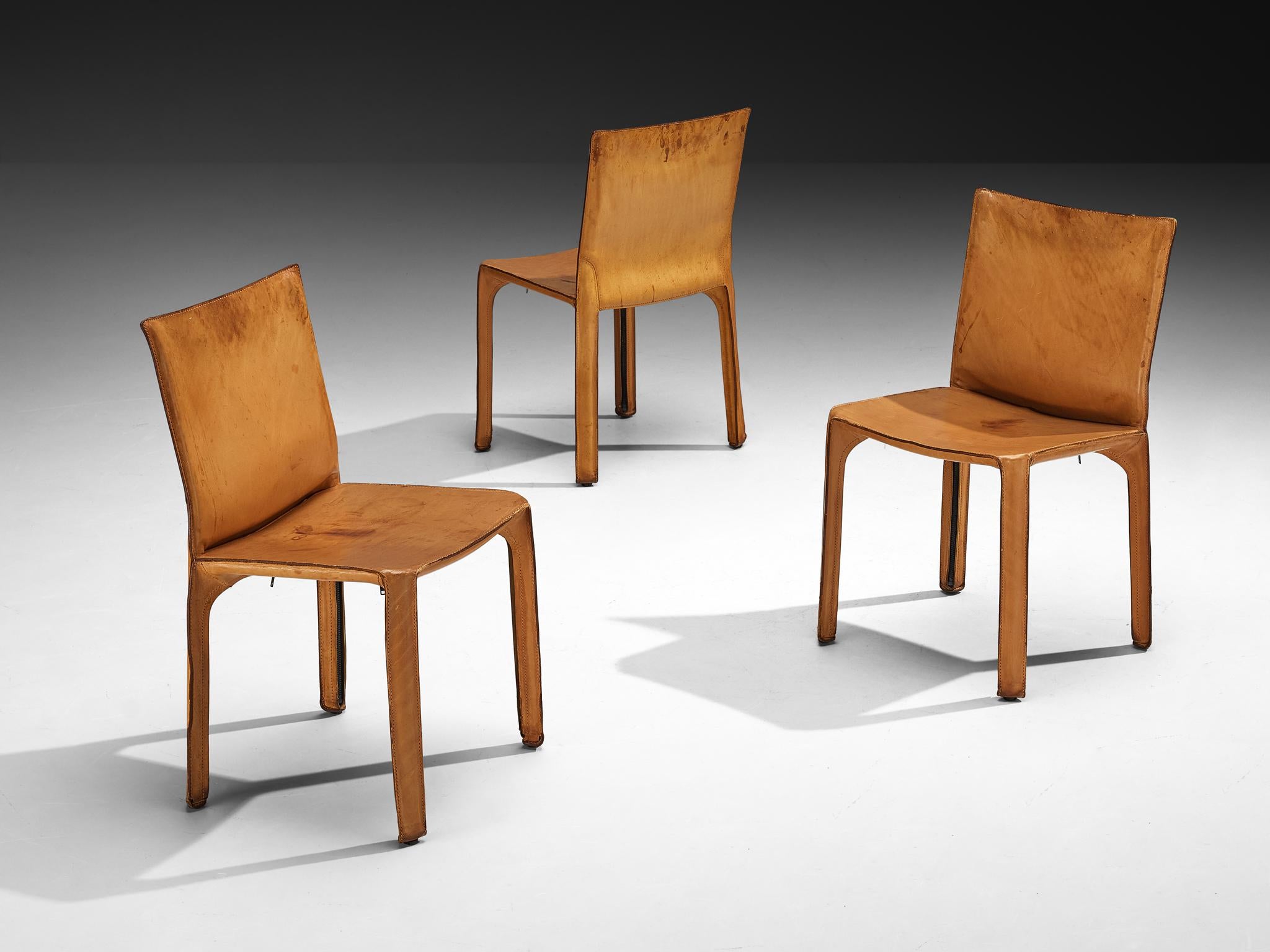 Pelle Mario Bellini per Cassina Set di sei sedie da pranzo 'Cab' in pelle cognac in vendita