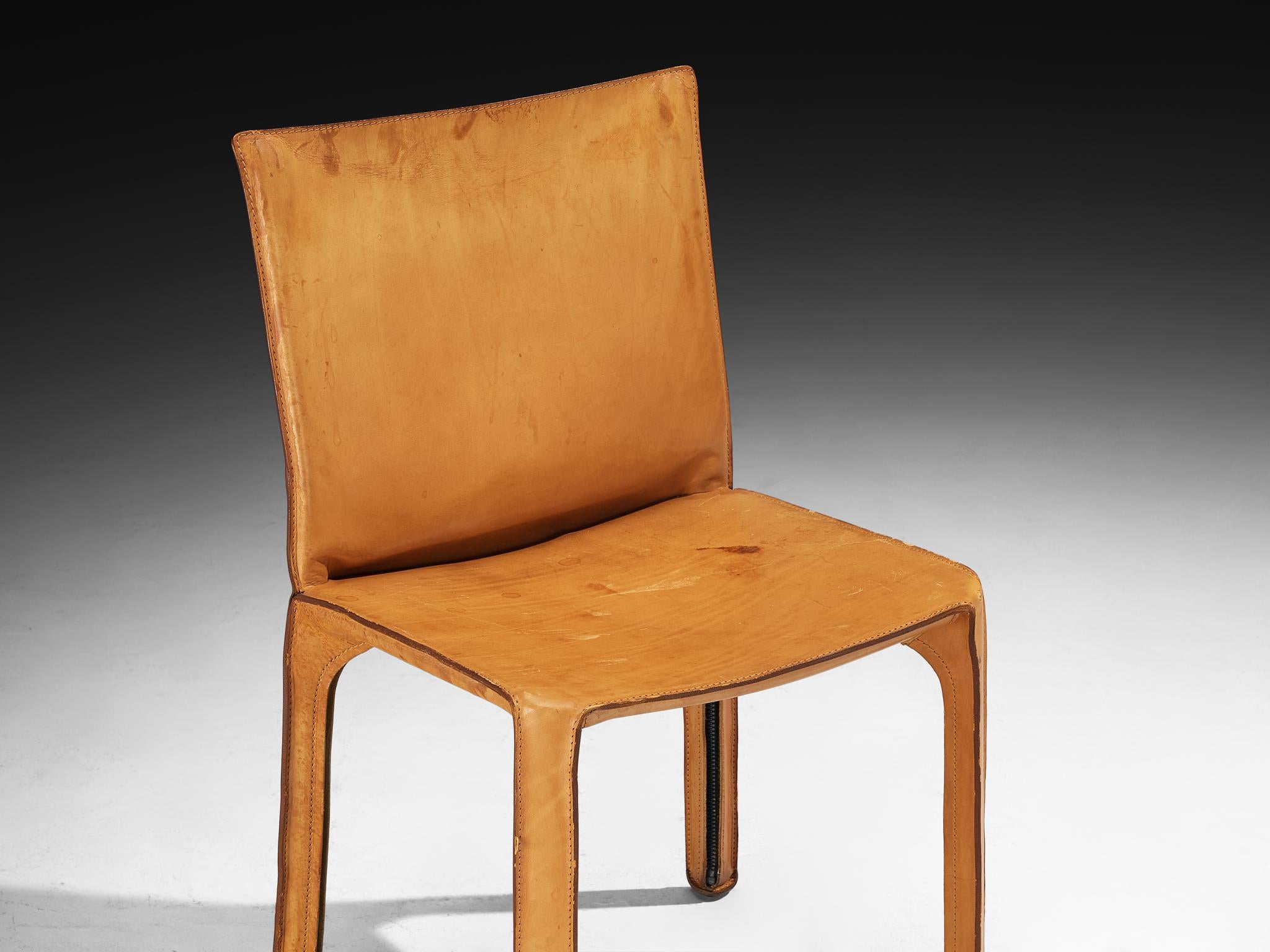 Mario Bellini per Cassina Set di sei sedie da pranzo 'Cab' in pelle cognac in vendita 2