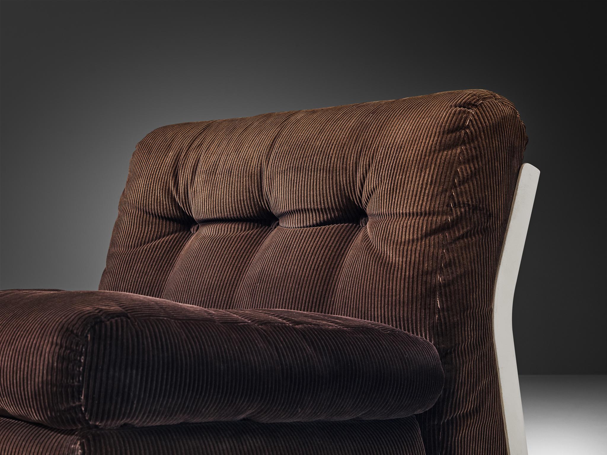 Mario Bellini for C&B Italia, 'Amanta' lounge chair, corduroy fabric and fiberglass, Italy, 1966.

The Amanta lounge seating element, designed by Mario Bellini for C&B Italia in 1966, is all about comfort and flexibility. Each chair works