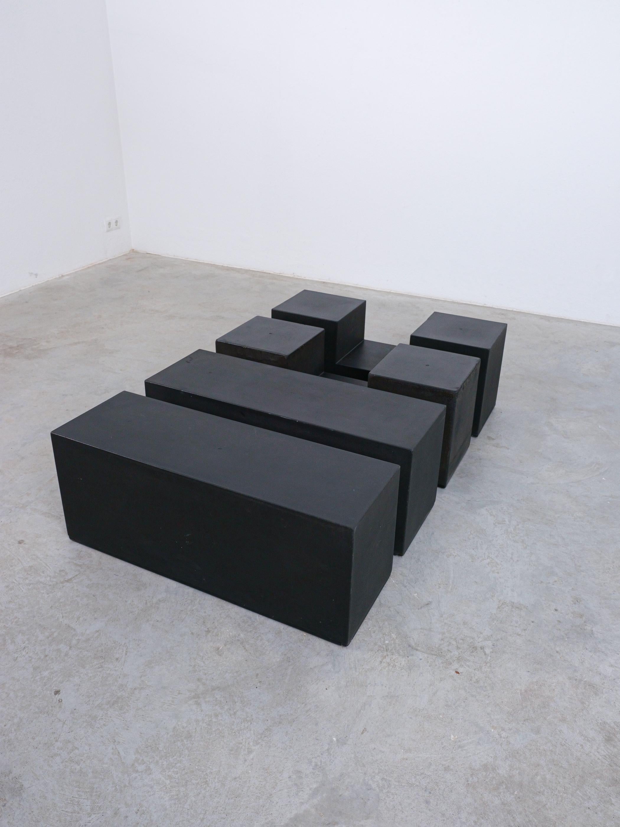 Mario Bellini 'Gli Scacchi' éléments de table/siège pour CIRCA (plus tard B&B) Italie, circa 1970- 4 éléments.

4 éléments en polyuréthane noir de Mario Bellini qui peuvent être utilisés comme table, sièges ou présentoirs et combinés avec d'autres