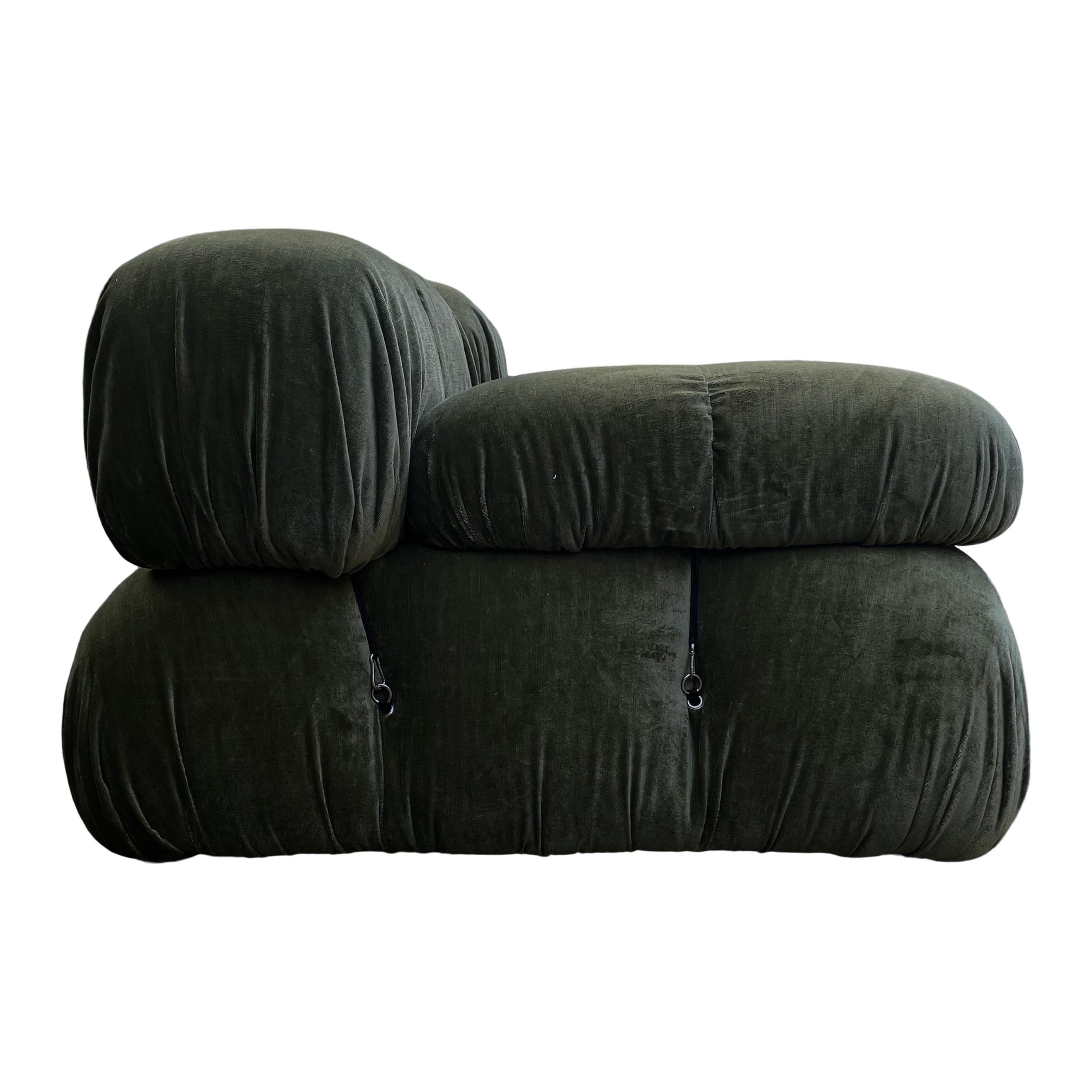 Camaleonda sofa, designed by Mario Bellini and manufactured by B&B Italia in 1972.
The set features two modules with backrest and two armrests.
Green linen velvet upholstery.

Fully restored in Italy.

Dimensions:
Big Modules: H 67 cm x W 92