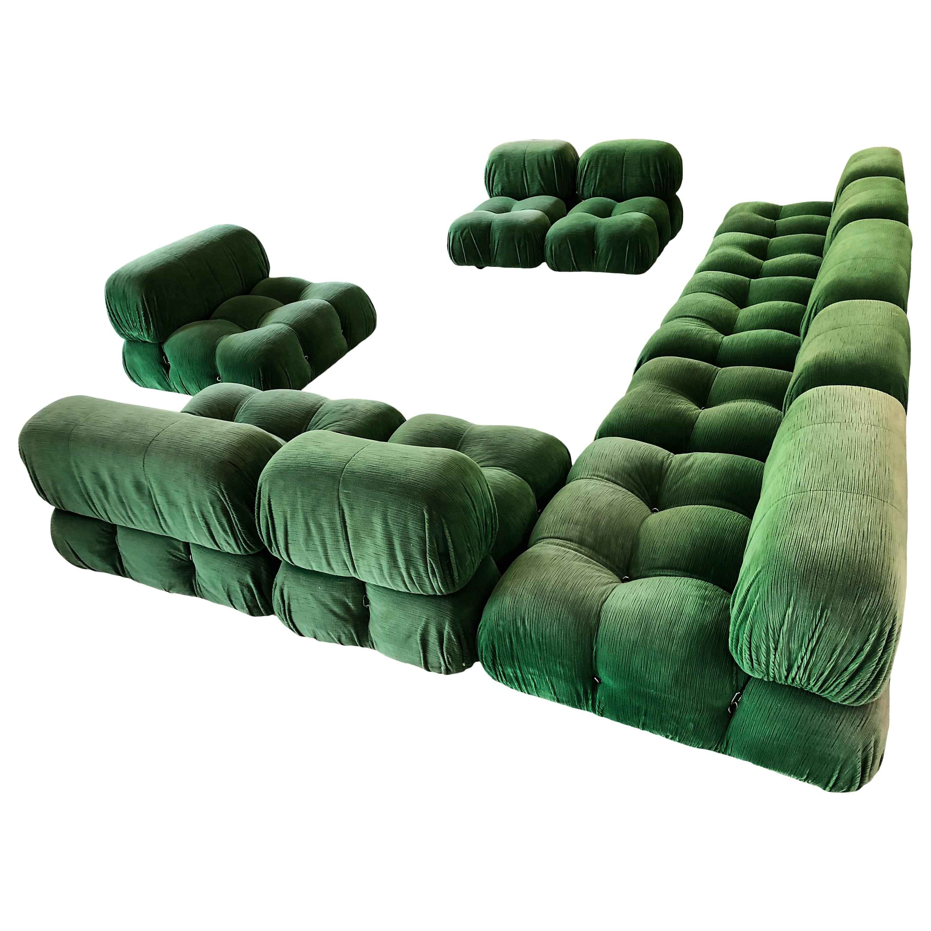Mario Bellini, 'Camaleonda' sofa, in green velvet upholstery by Italy, 1972.
Composed of 4 big and 6 medium sized elements.
It is upholstered with its original green velvet.

Excellent condition.

The sofa is very comfortable and the fact this