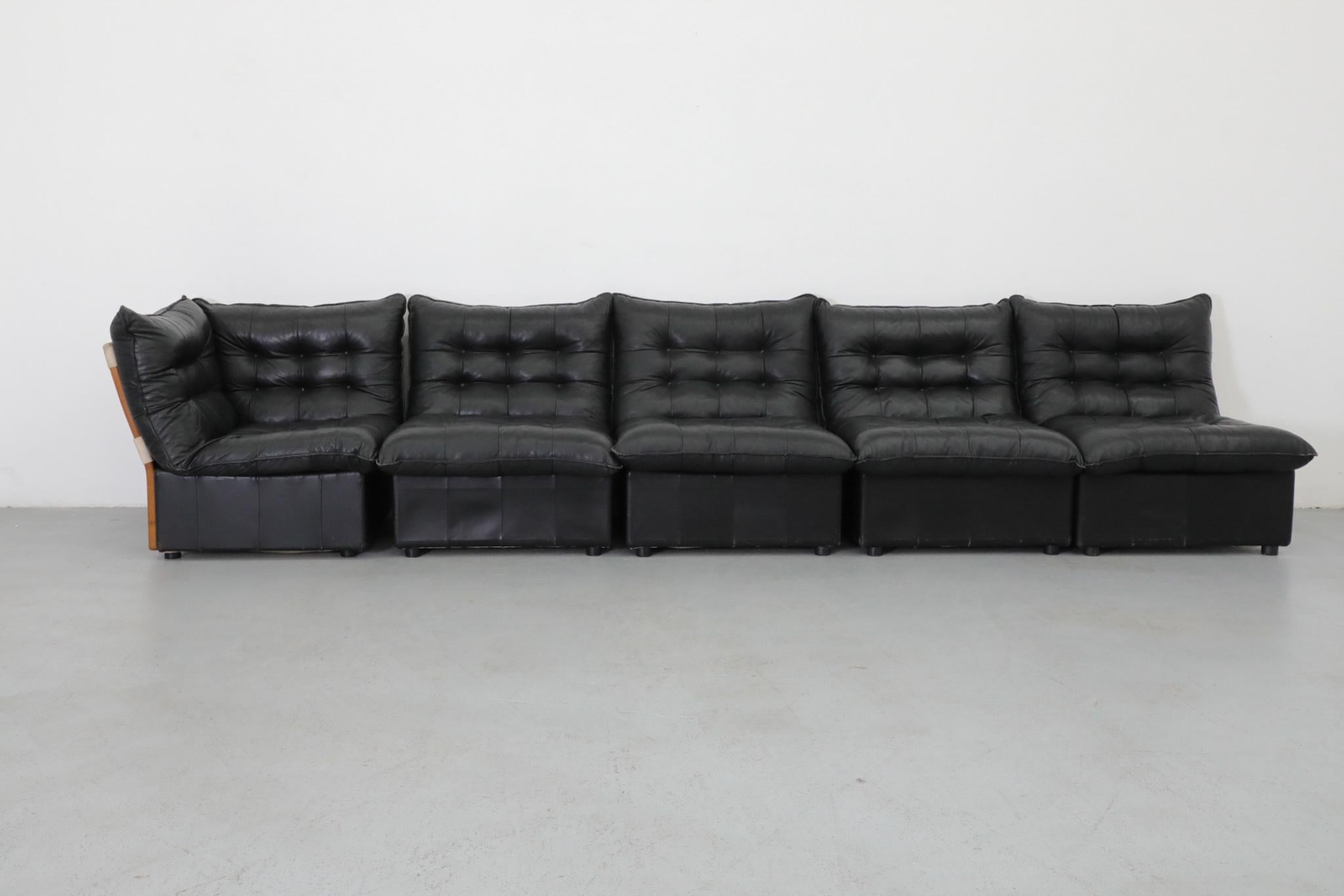 Mario Bellini inspiriert Schwarzes getuftetes Leder & Buchenholz 5 Stück Sektional Sofa im Angebot 1