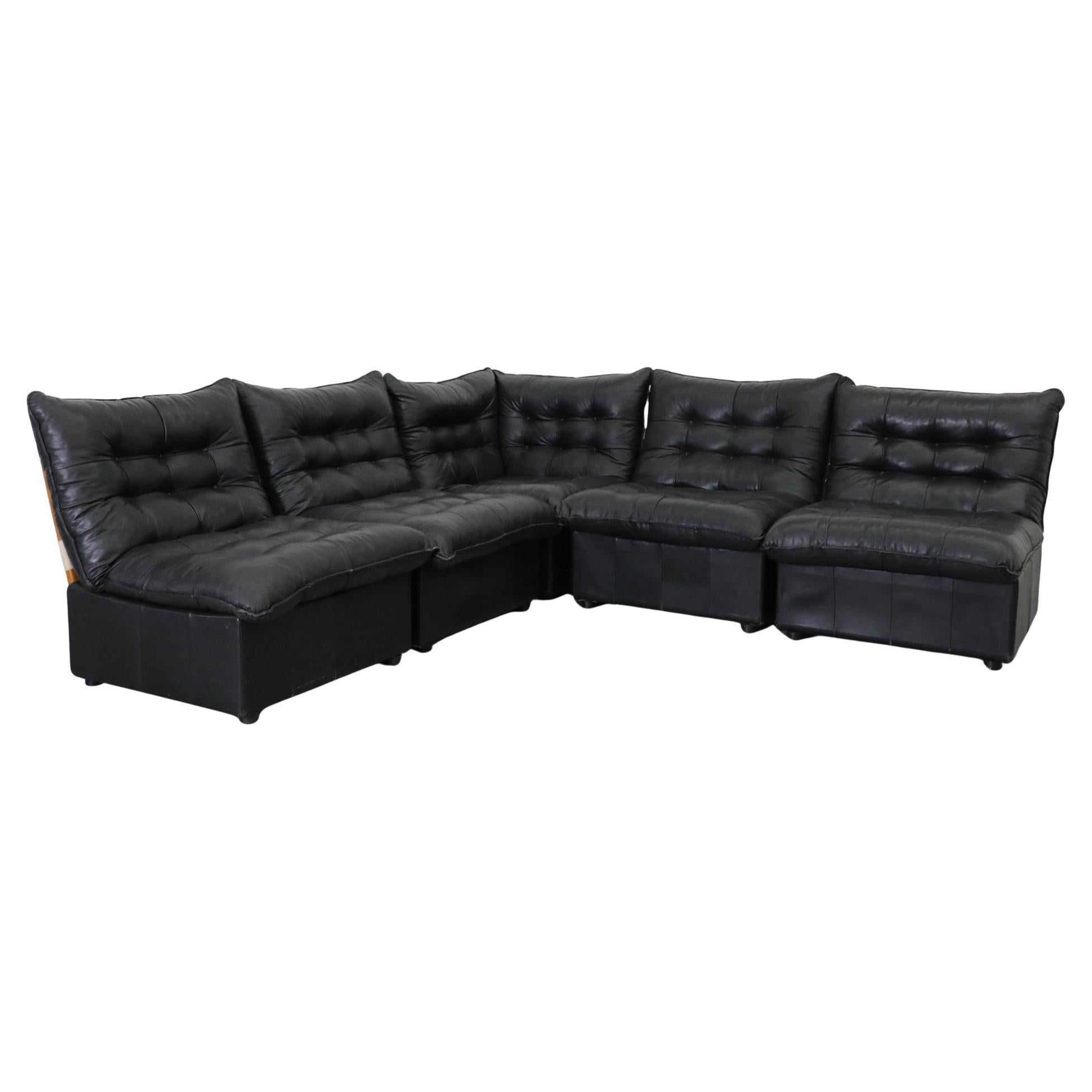 Mario Bellini inspiriert Schwarzes getuftetes Leder & Buchenholz 5 Stück Sektional Sofa im Angebot