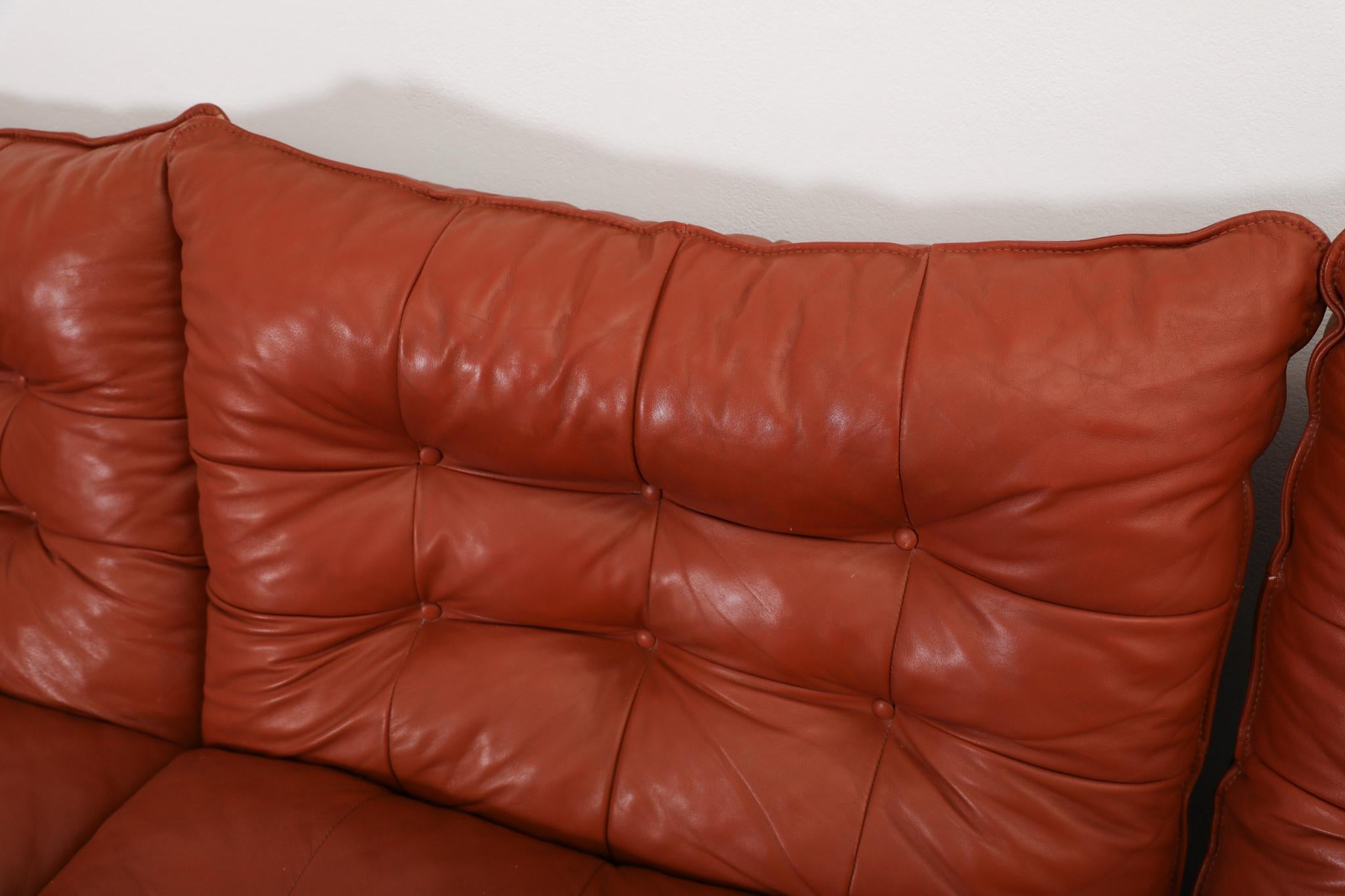Divano componibile 5 pezzi in pelle con inserti in tonalità mattone di ispirazione Mario Bellini in vendita 5