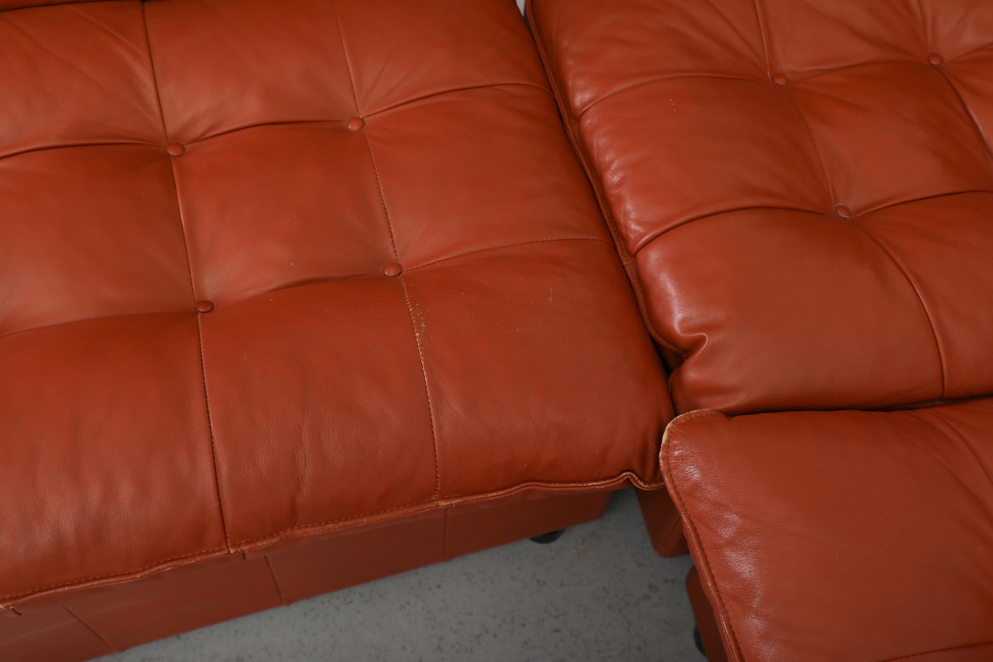 Divano componibile 5 pezzi in pelle con inserti in tonalità mattone di ispirazione Mario Bellini in vendita 6
