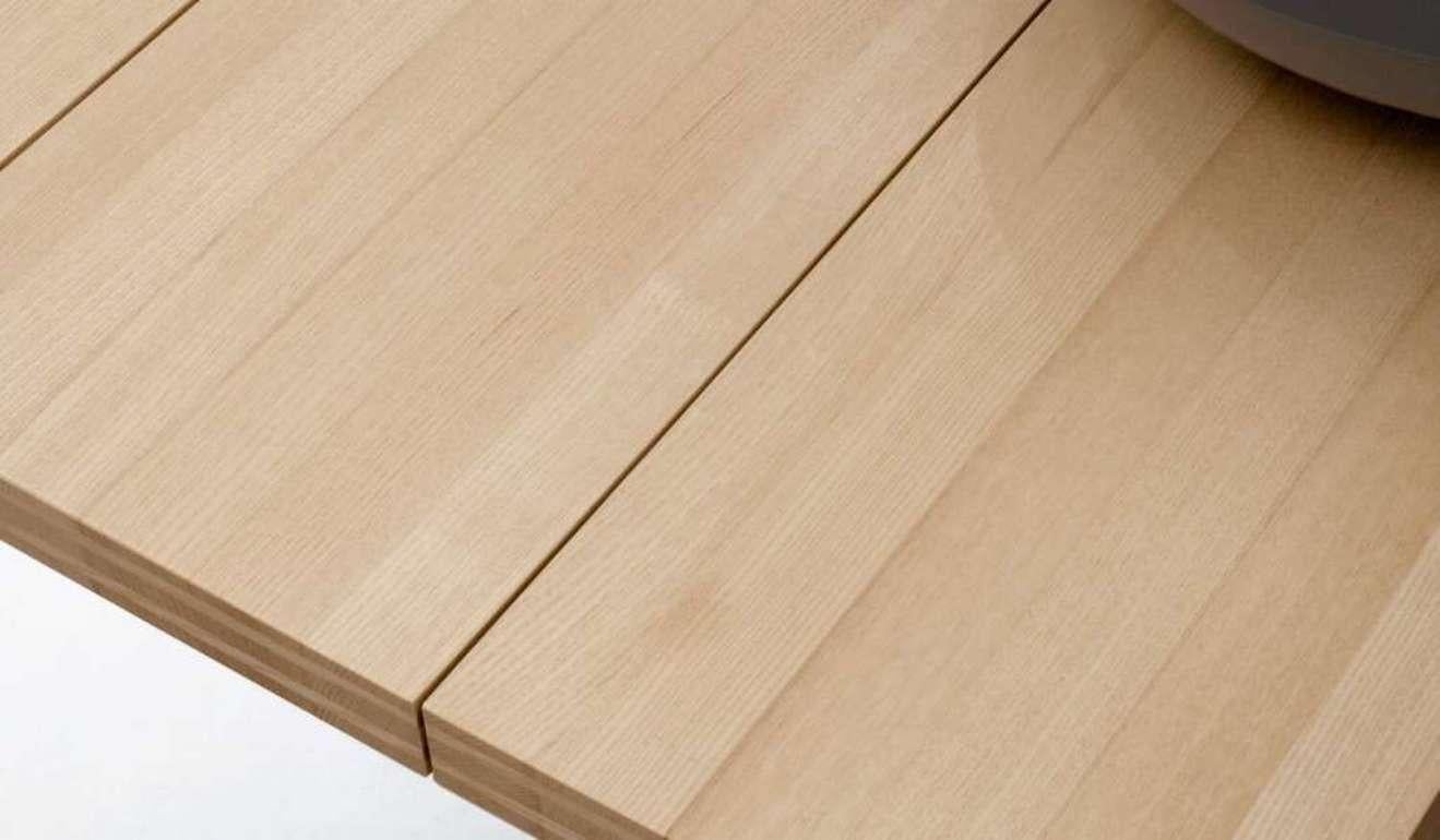 Ein Designertisch mit einem ausdrucksstarken Namen und einer beispielhaften Konstruktion. Die solide, geradlinige Form spiegelt die neue, von Mario Bellini in den 1970er Jahren entwickelte Designsprache wider. Dieser Holztisch gehört zu einer Serie,