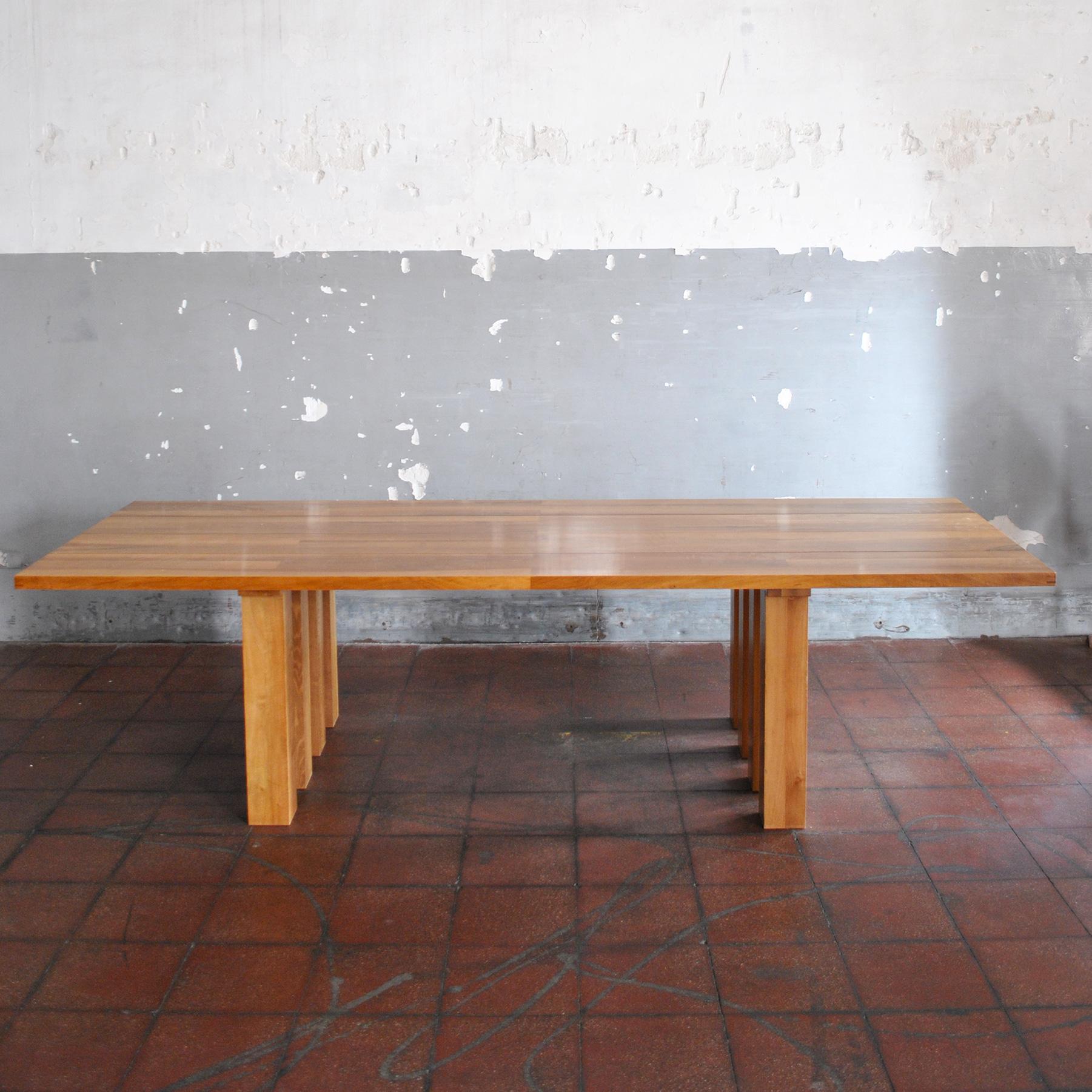Walnut table La Basilica mod. 451 designer Mario Bellini for Cassina production in the late 1970s.