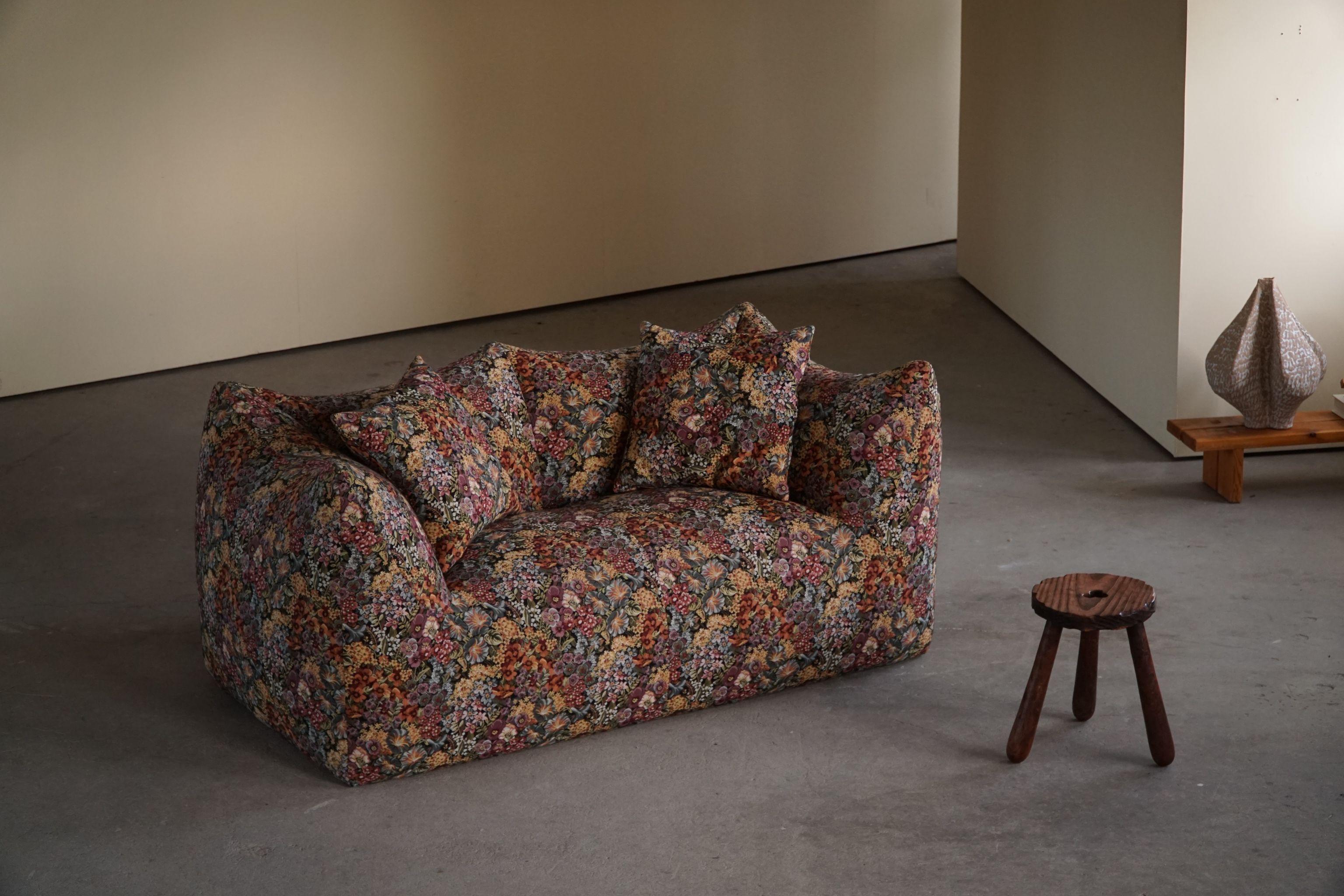 Art Deco Mario Bellini, 'Le Bambole' 2-Seater Sofa, Original Fabric, Italian Modern, 1972
