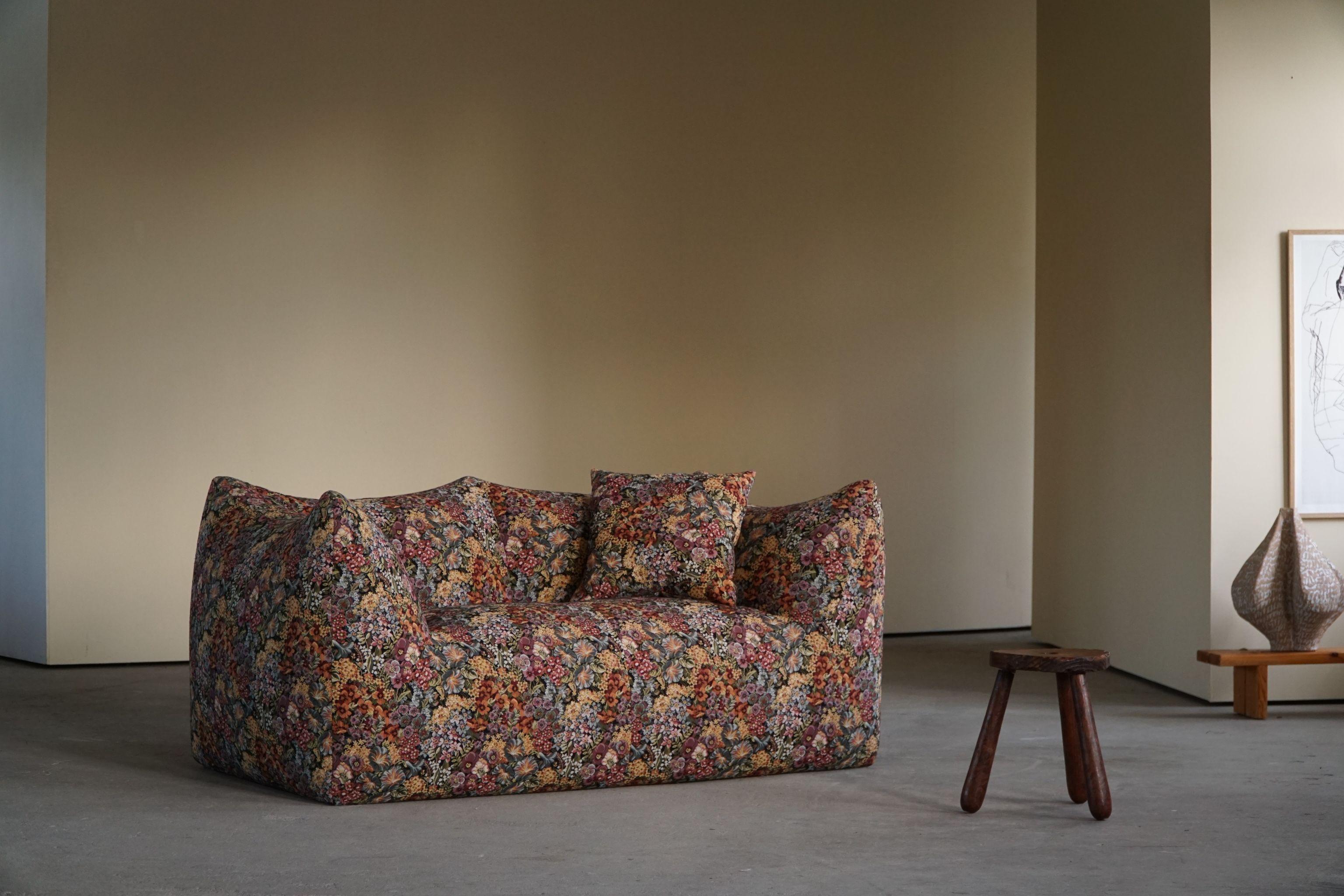 20th Century Mario Bellini, 'Le Bambole' 2-Seater Sofa, Original Fabric, Italian Modern, 1972