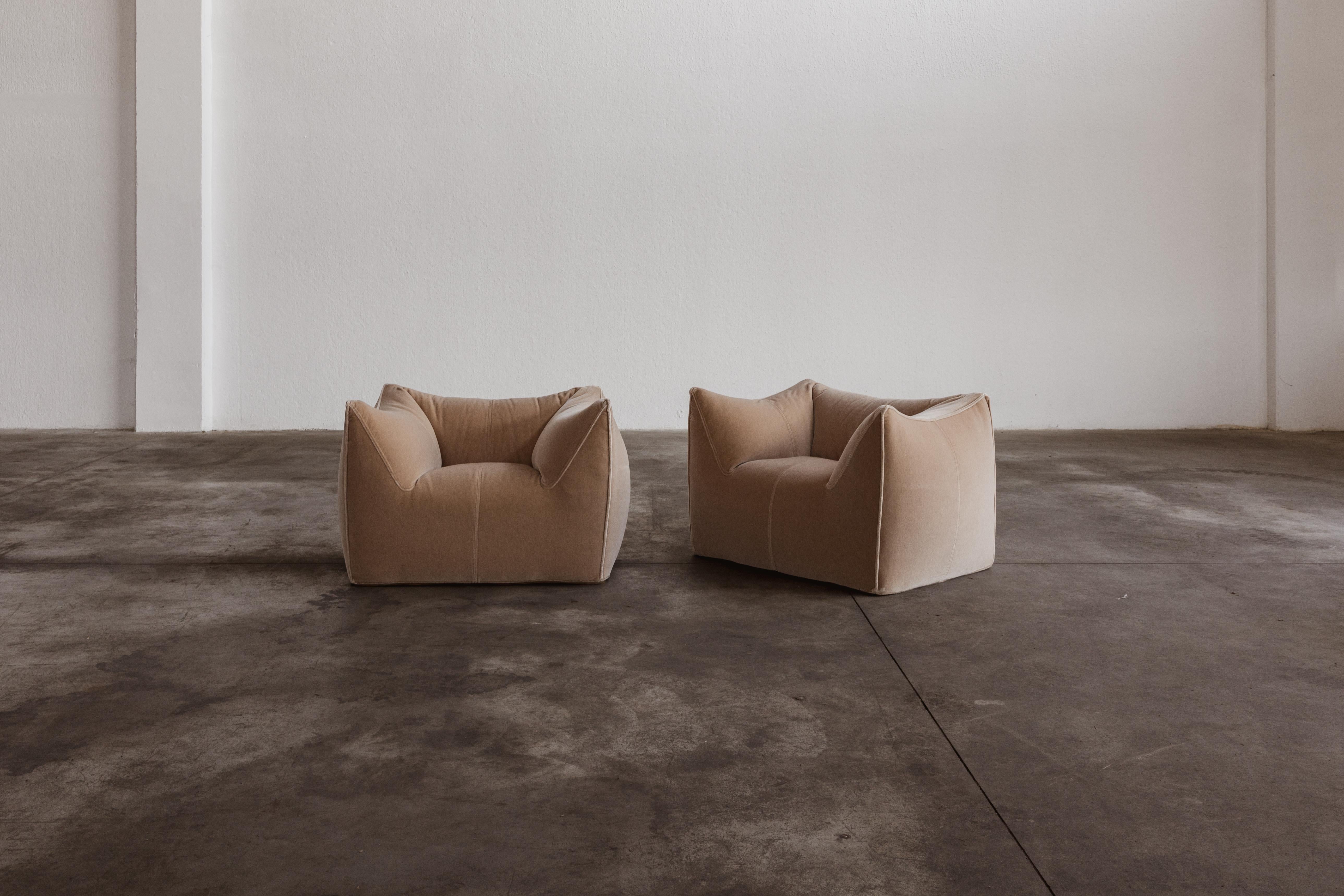 Mario Bellini “Le Bambole” Armchairs for B&BItalia, Mocha Mousse, 1971, Set of 2 For Sale 3