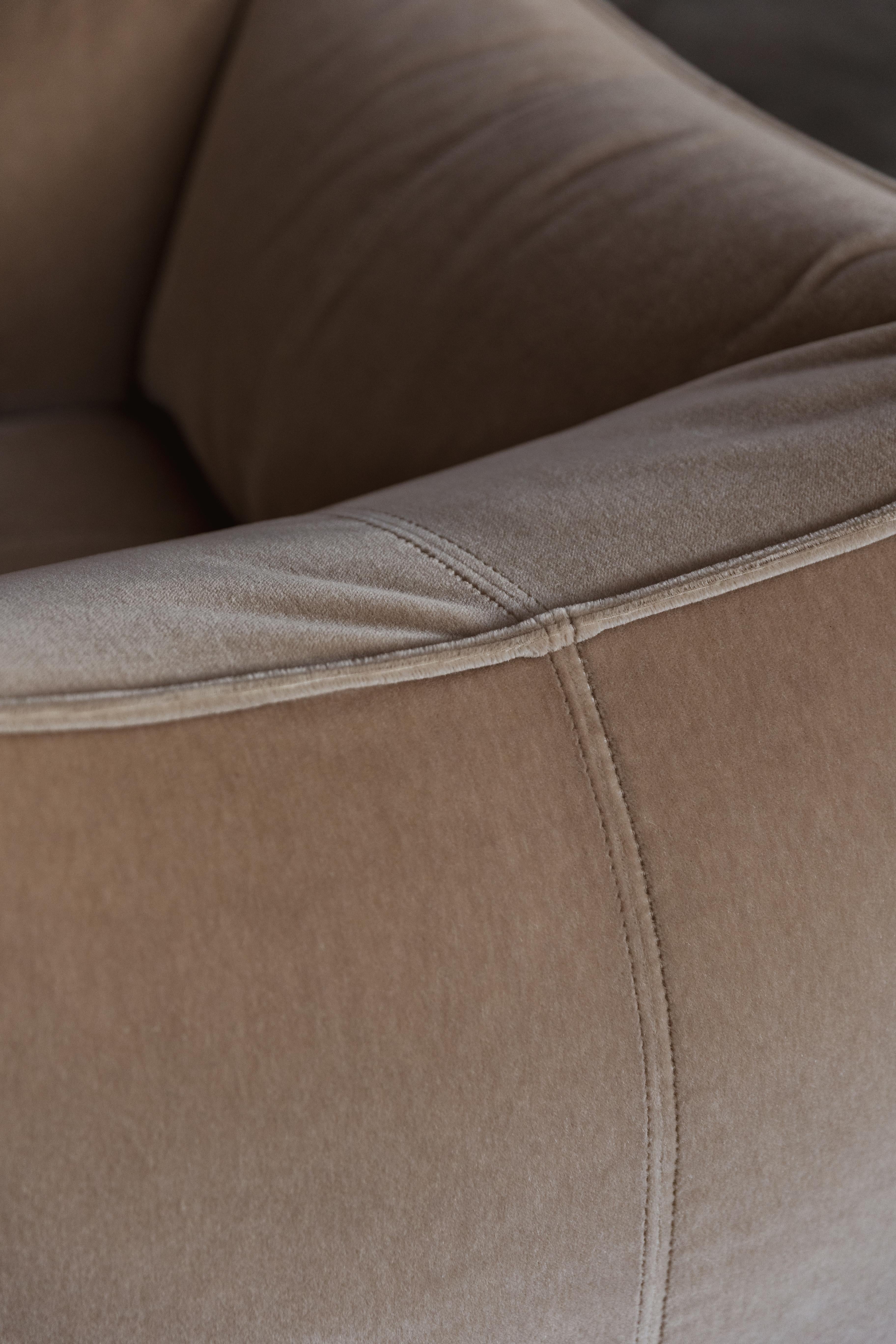 Italian Mario Bellini “Le Bambole” Armchairs for B&BItalia, Mocha Mousse, 1971, Set of 2 For Sale