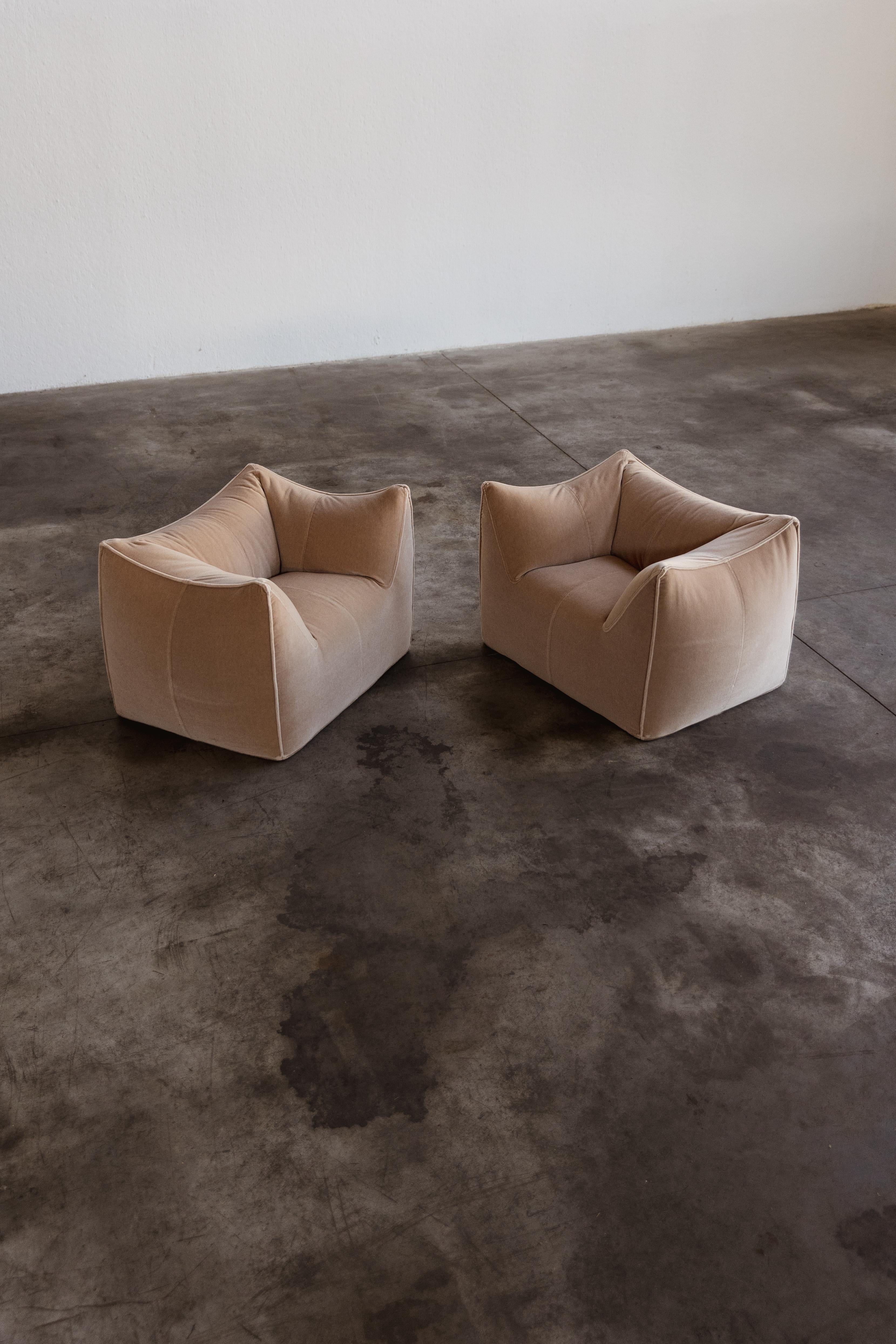 Late 20th Century Mario Bellini “Le Bambole” Armchairs for B&BItalia, Mocha Mousse, 1971, Set of 2 For Sale