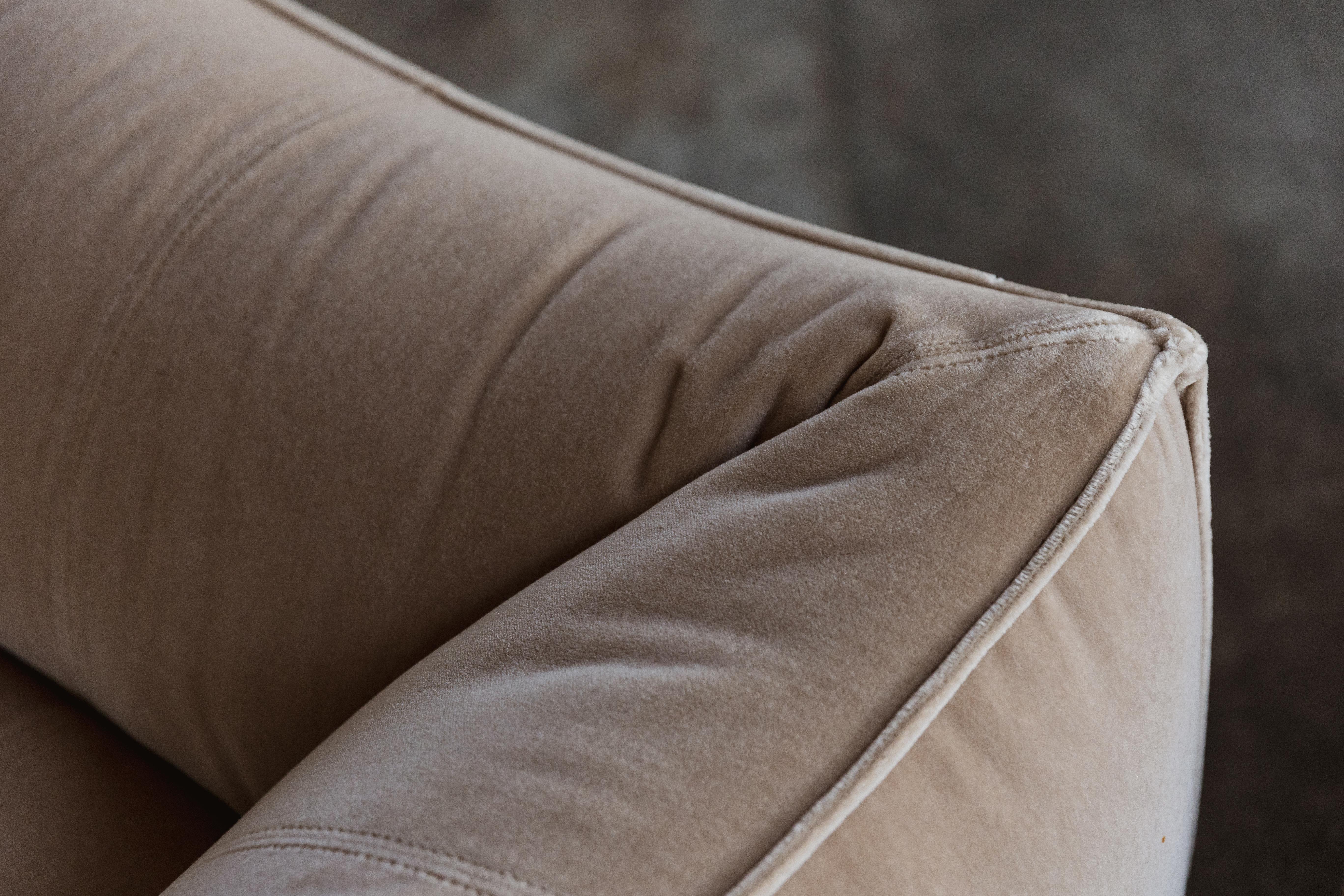 Mario Bellini “Le Bambole” Armchairs for B&BItalia, Mocha Mousse, 1971, Set of 2 For Sale 2