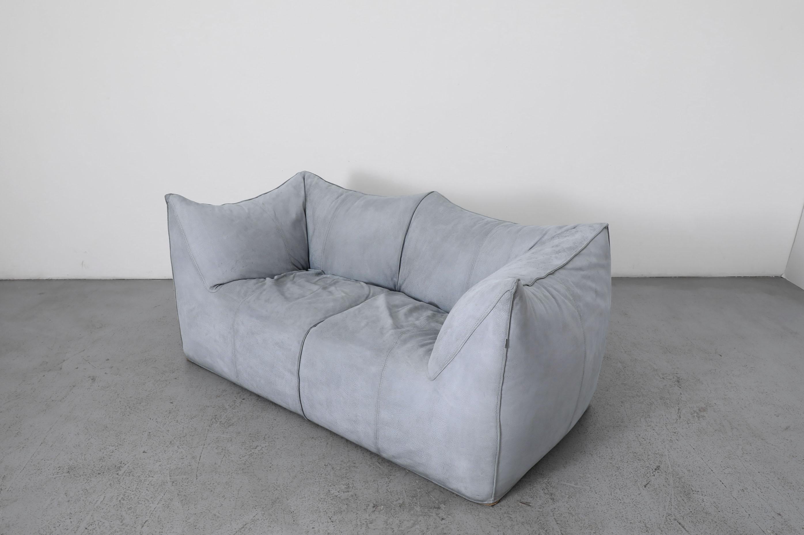 Mario Bellini 'Le Bambole' Loveseat en daim bleu bébé-gris en vente 3