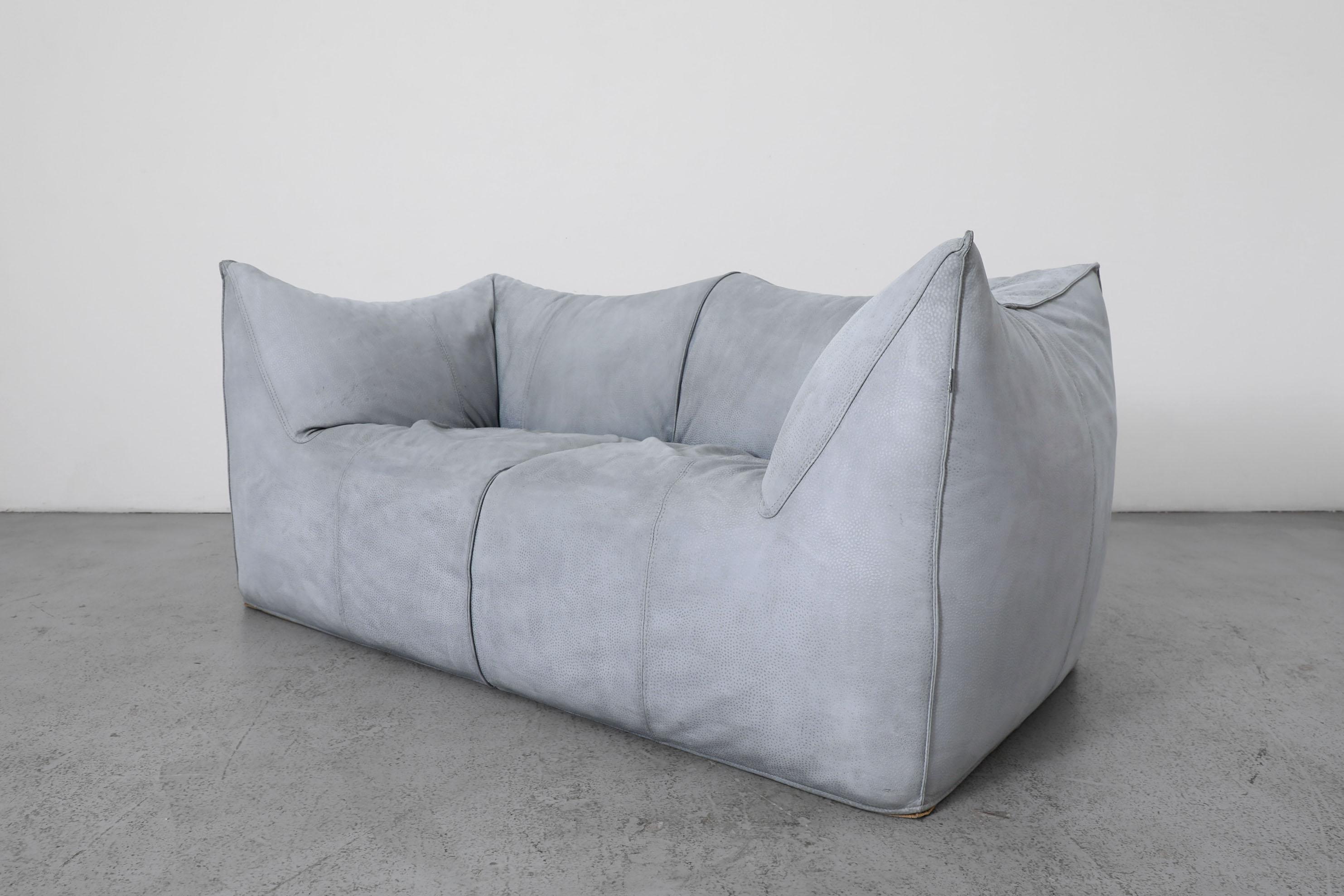 Mario Bellini 'Le Bambole' Loveseat en daim bleu bébé-gris en vente 4