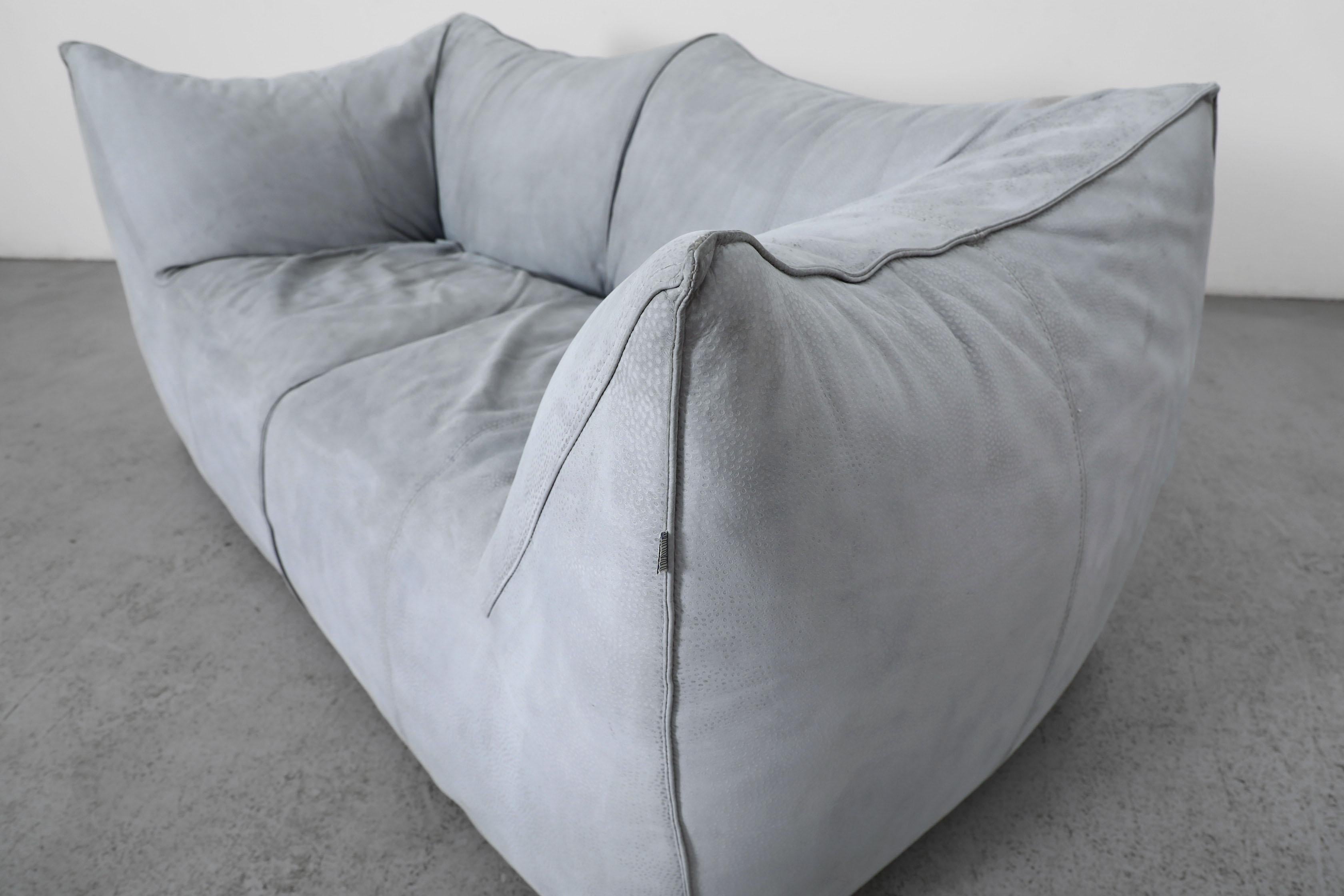 Mario Bellini 'Le Bambole' Loveseat en daim bleu bébé-gris en vente 7
