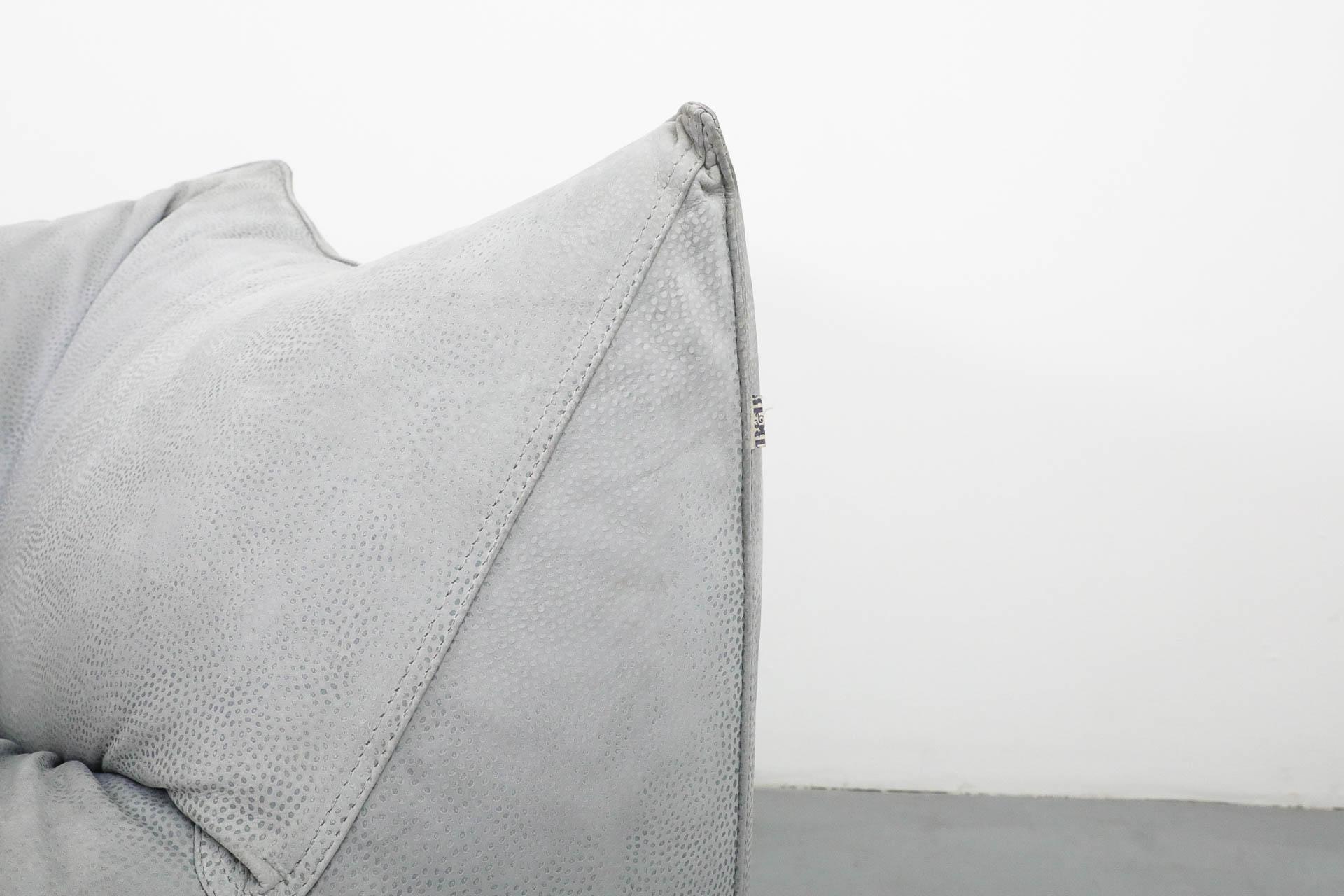 Mario Bellini ‘Le Bambole’ Blue-Grey Suede Loveseat for B&B Italia For Sale 4
