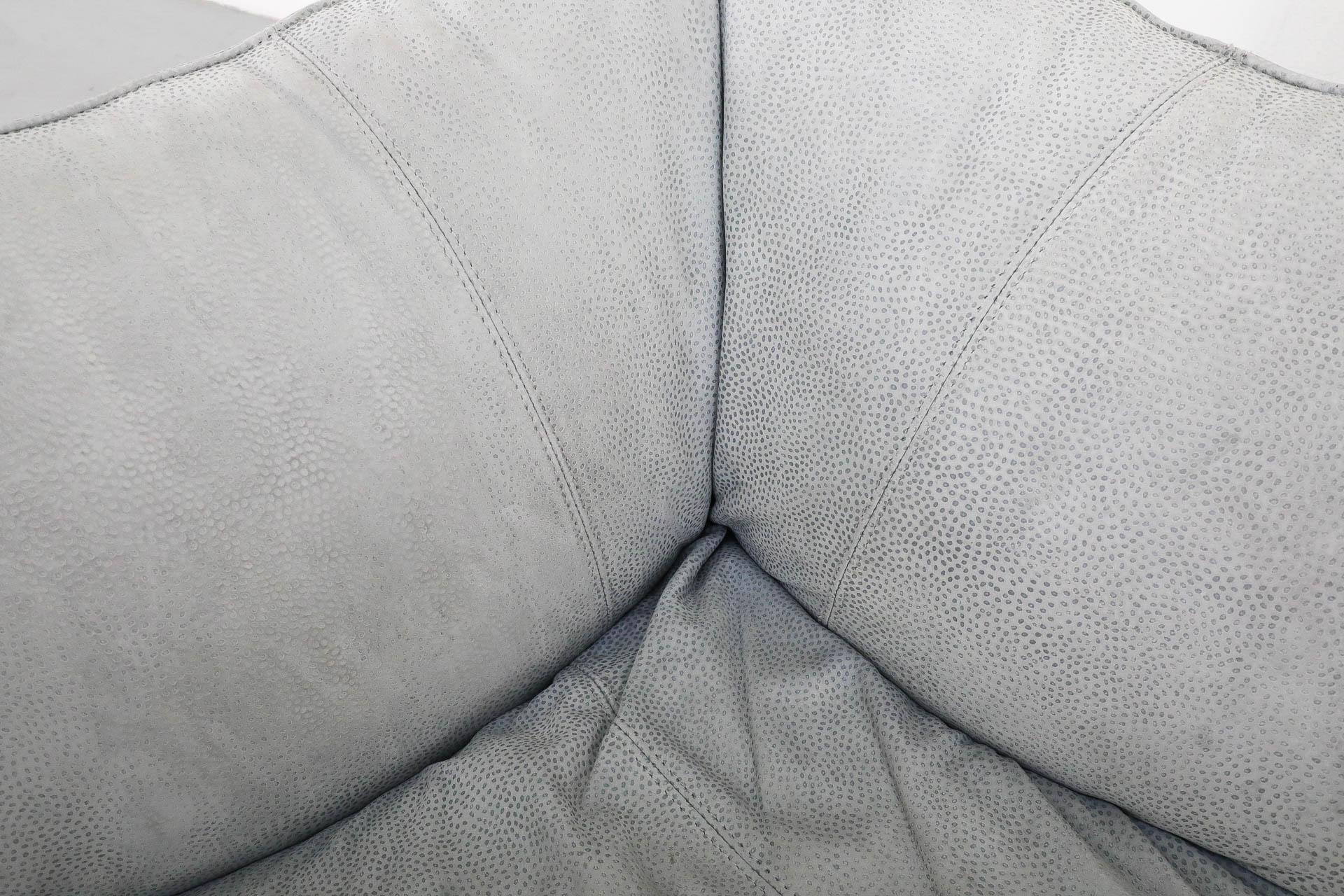 Mario Bellini ‘Le Bambole’ Blue-Grey Suede Loveseat for B&B Italia For Sale 12