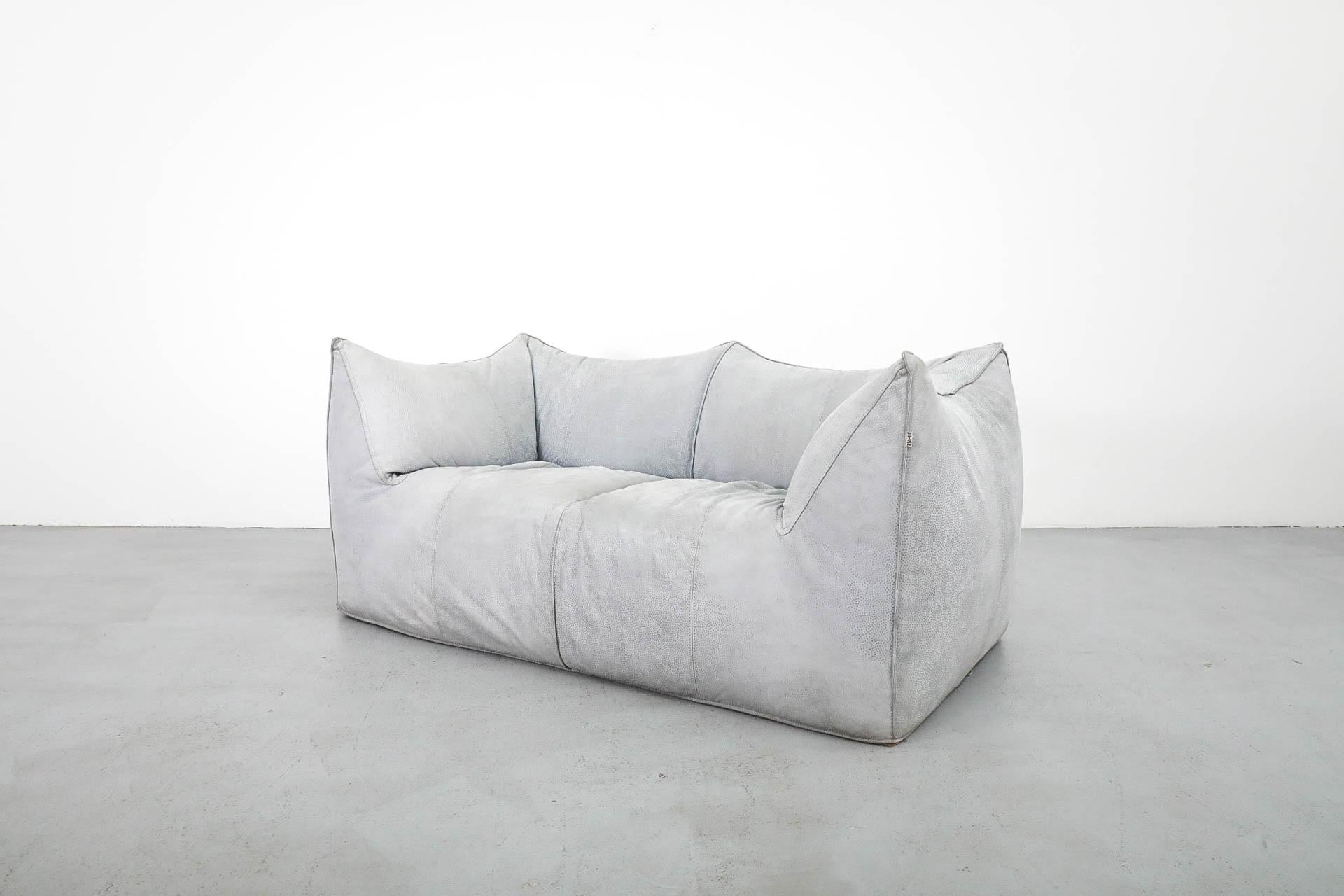 Mid-Century Modern Mario Bellini ‘Le Bambole’ Blue-Grey Suede Loveseat for B&B Italia For Sale