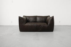 Mario Bellini 'Le Bambole' Loveseat en cuir Brown foncé pour B&B Italia, 1972