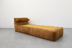 Mario Bellini 'Le Bambole' Daybed in Butterscotch Suede for C&B Italia, 1970s