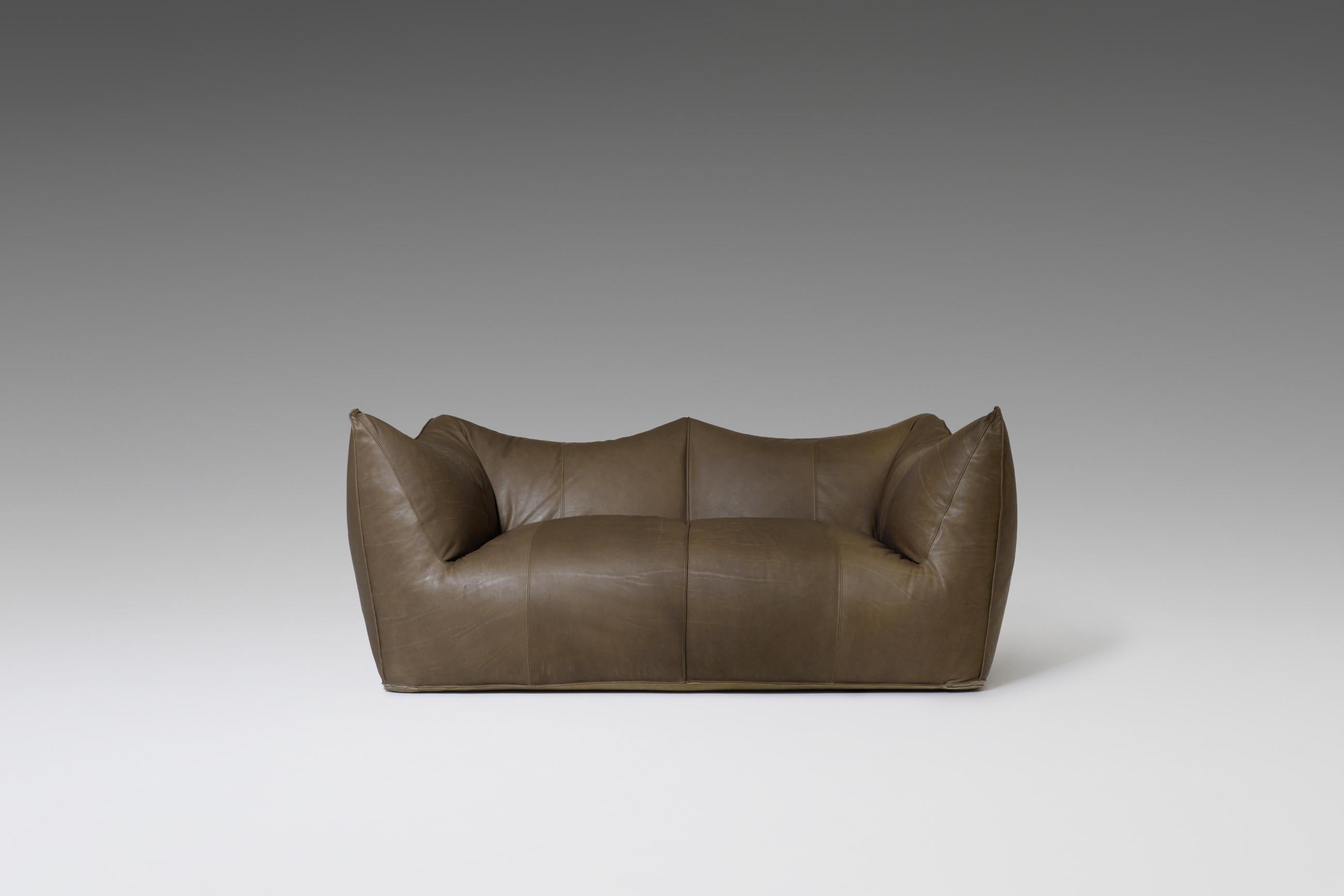 Mid-Century Modern Mario Bellini ‘Le Bambole’ Leather Two-Seat Sofa for B&B Italia, 1972