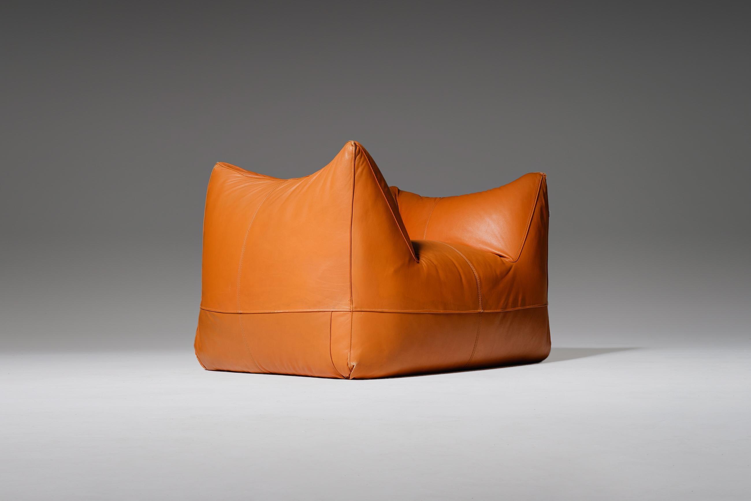 Mario Bellini ‘Le Bambole’ Lounge Chair in Original Cognac Leather In Good Condition In Rotterdam, NL