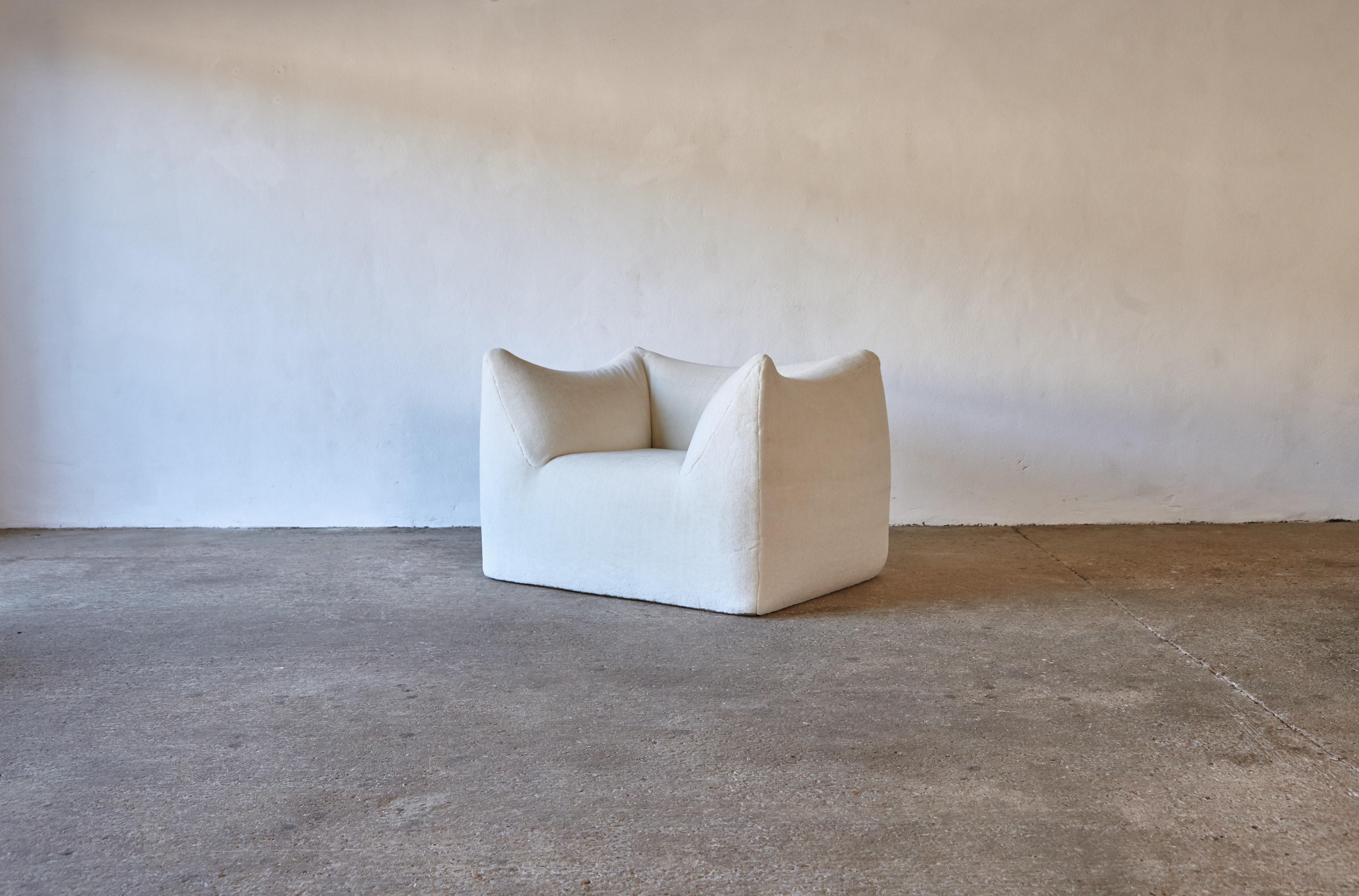 Mid-Century Modern Mario Bellini Le Bambole Lounge Chair, Upholstered in Alpaca, B&B Italia, 1970s
