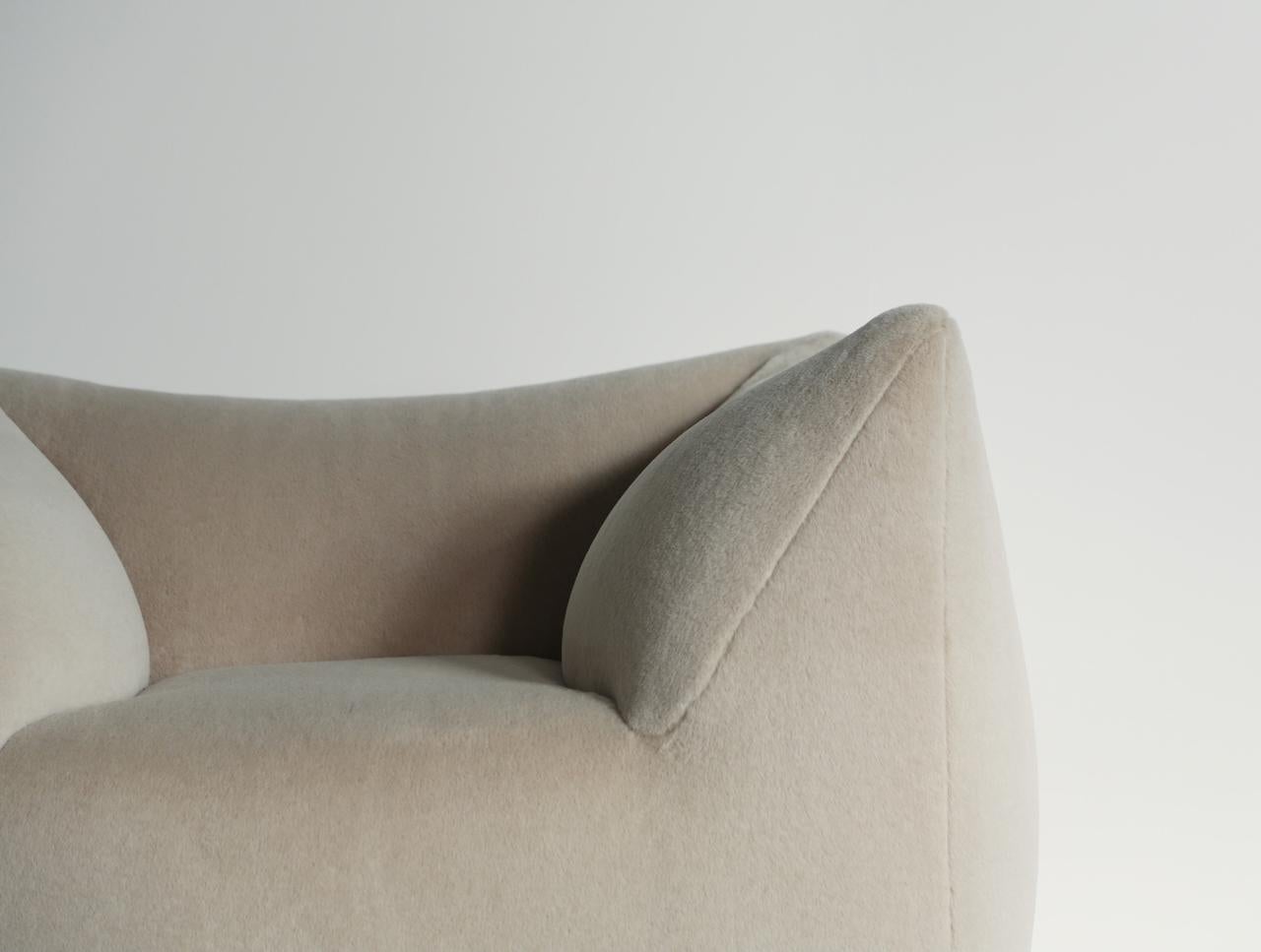 Mid-Century Modern Mario Bellini Le Bambole Lounge Chair, tapissé en alpaga, B&B Italia, 1970 en vente