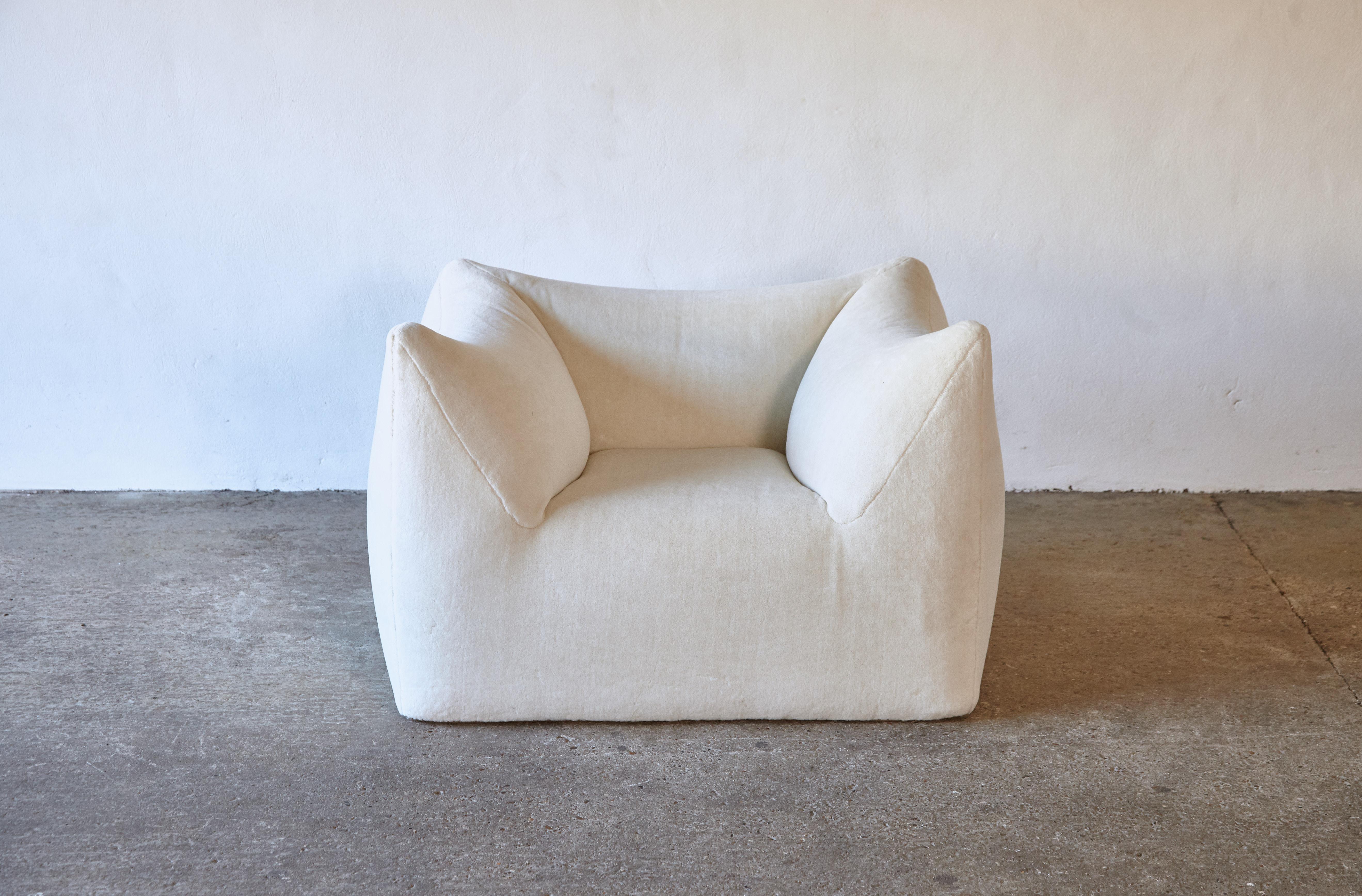 Italian Mario Bellini Le Bambole Lounge Chair, Upholstered in Alpaca, B&B Italia, 1970s