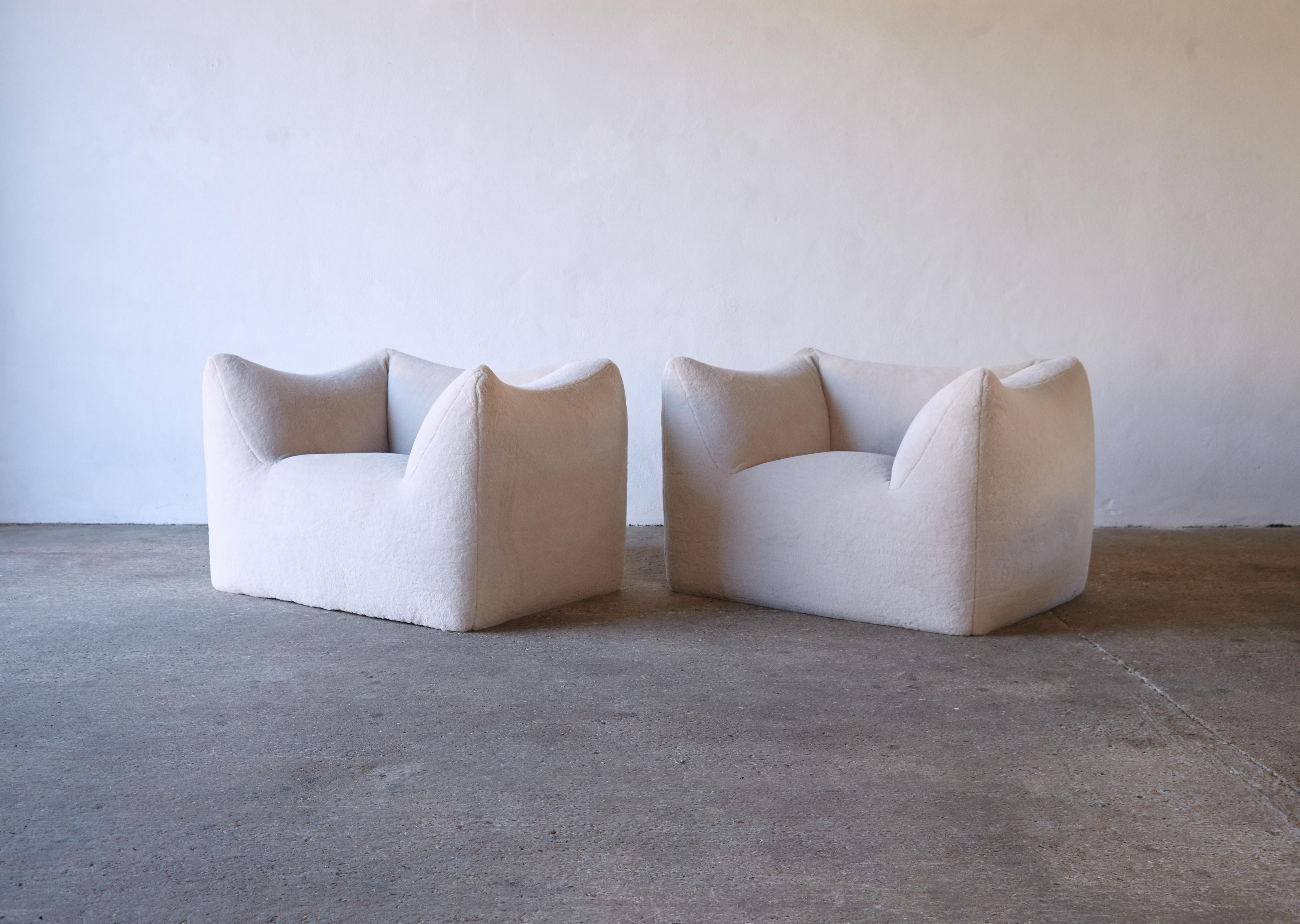 A beautiful extra large pair of Mario Bellini Le Bambole lounge chairs, newly upholstered in luxury 100% Alpaca, produced by B&B Italia, Italy in the 1970s. Marked on the underside. A matching sofa is available. Fast shipping worldwide.


UK