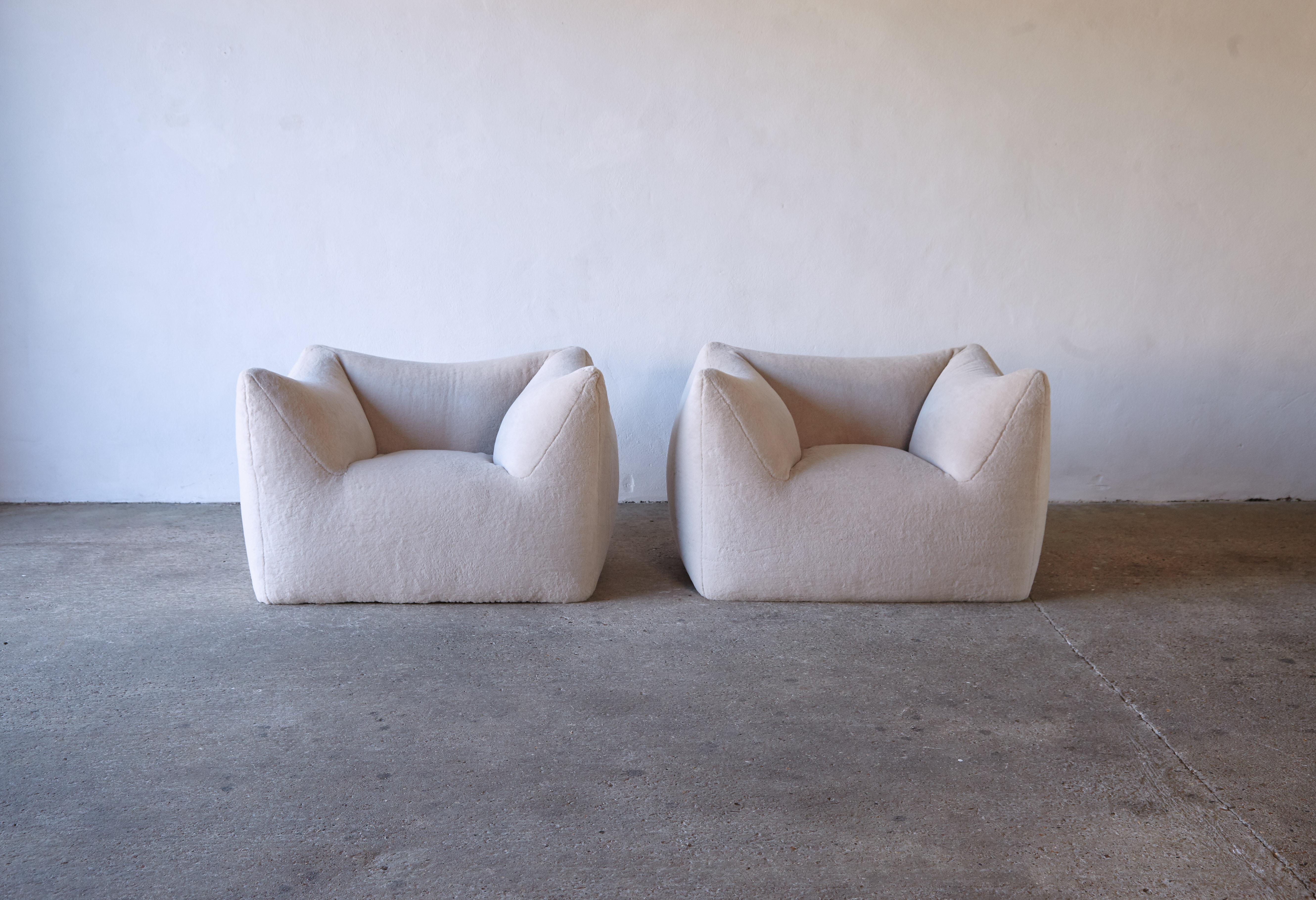 Mid-Century Modern Mario Bellini Le Bambole Lounge Chairs, Upholstered in Alpaca, B&B Italia, 1970s