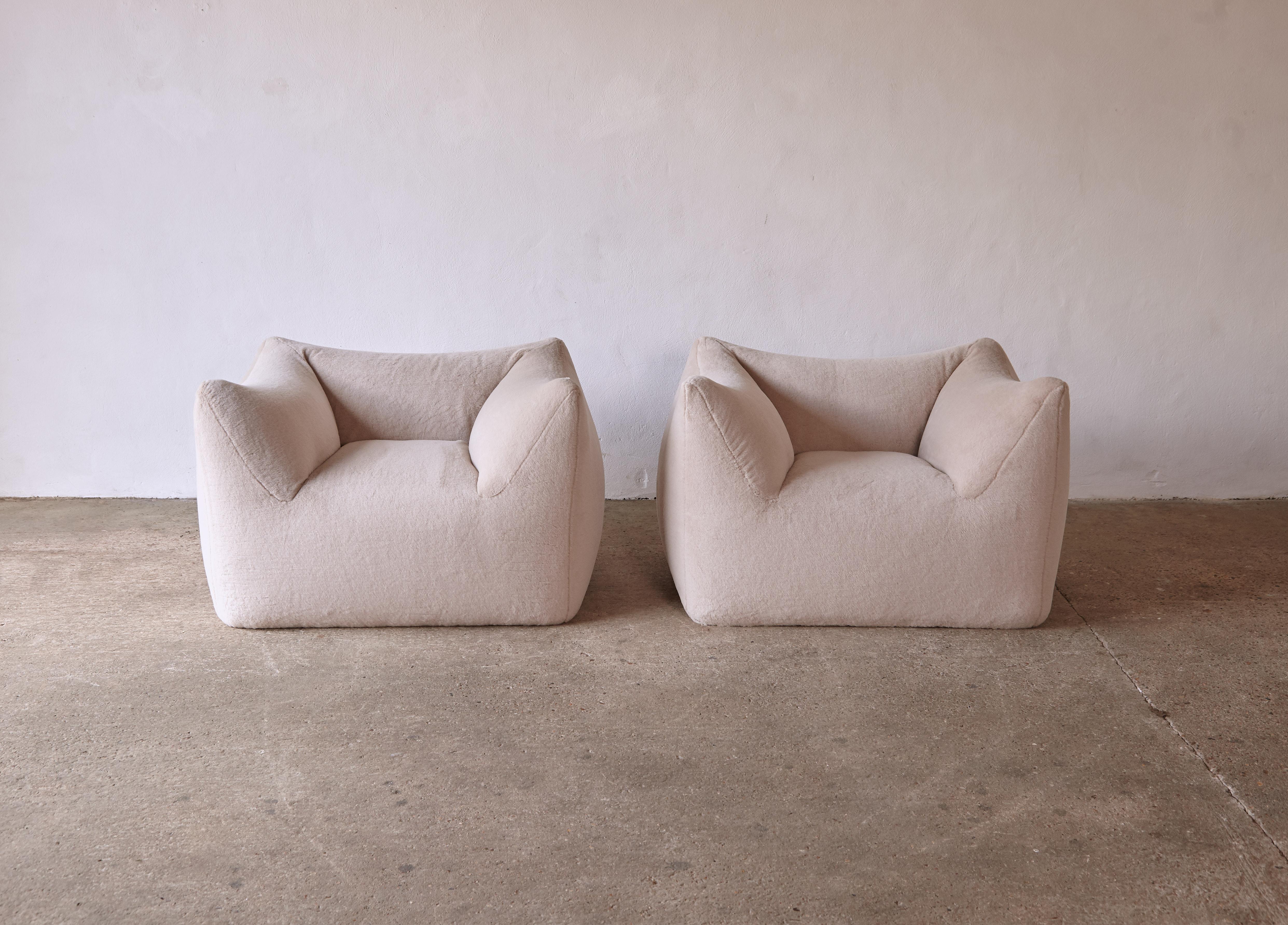 Italian Mario Bellini Le Bambole Lounge Chairs, Upholstered in Alpaca, B&B Italia, 1970s