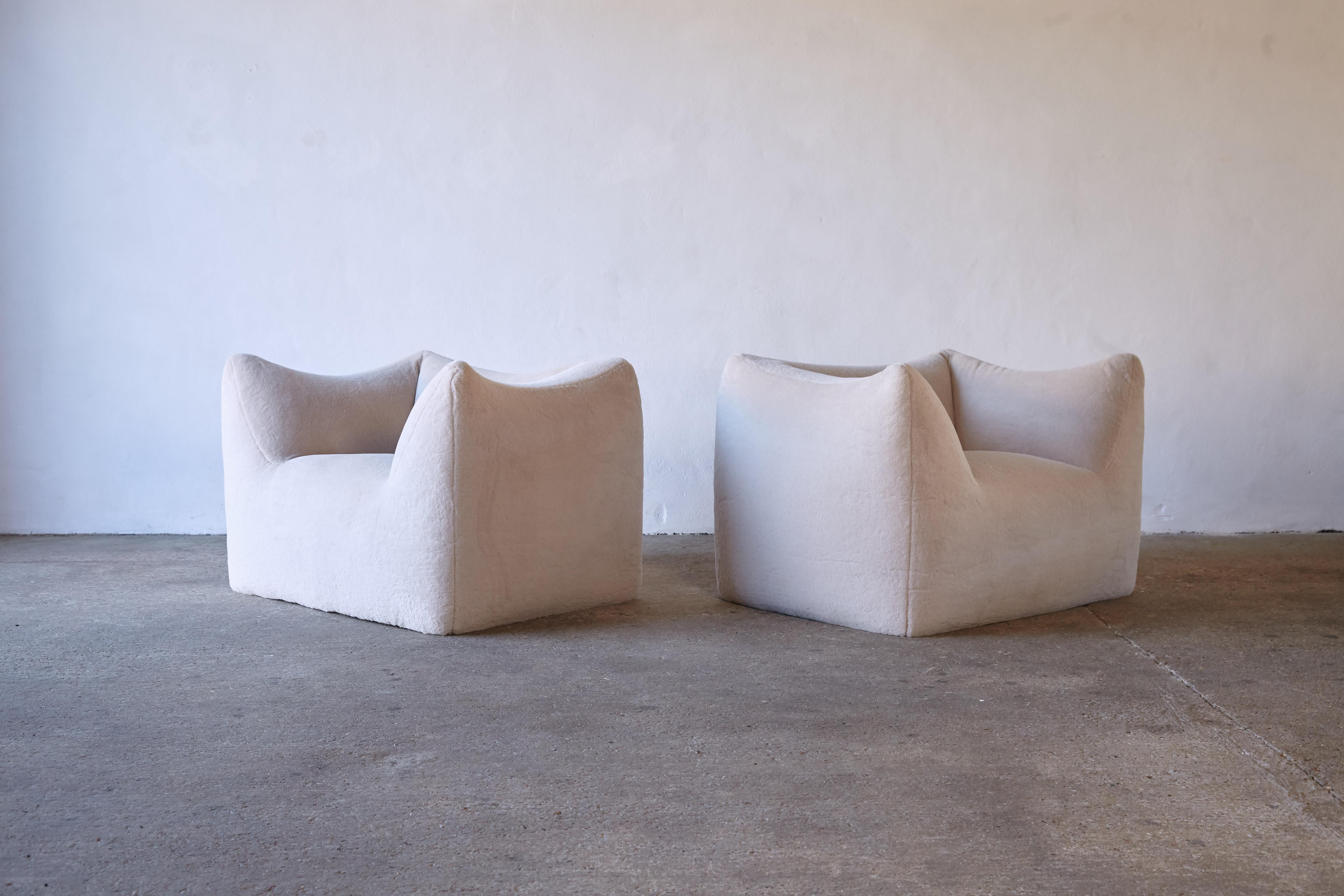Mario Bellini Le Bambole Lounge Chairs, Upholstered in Alpaca, B&B Italia, 1970s In Good Condition In London, GB