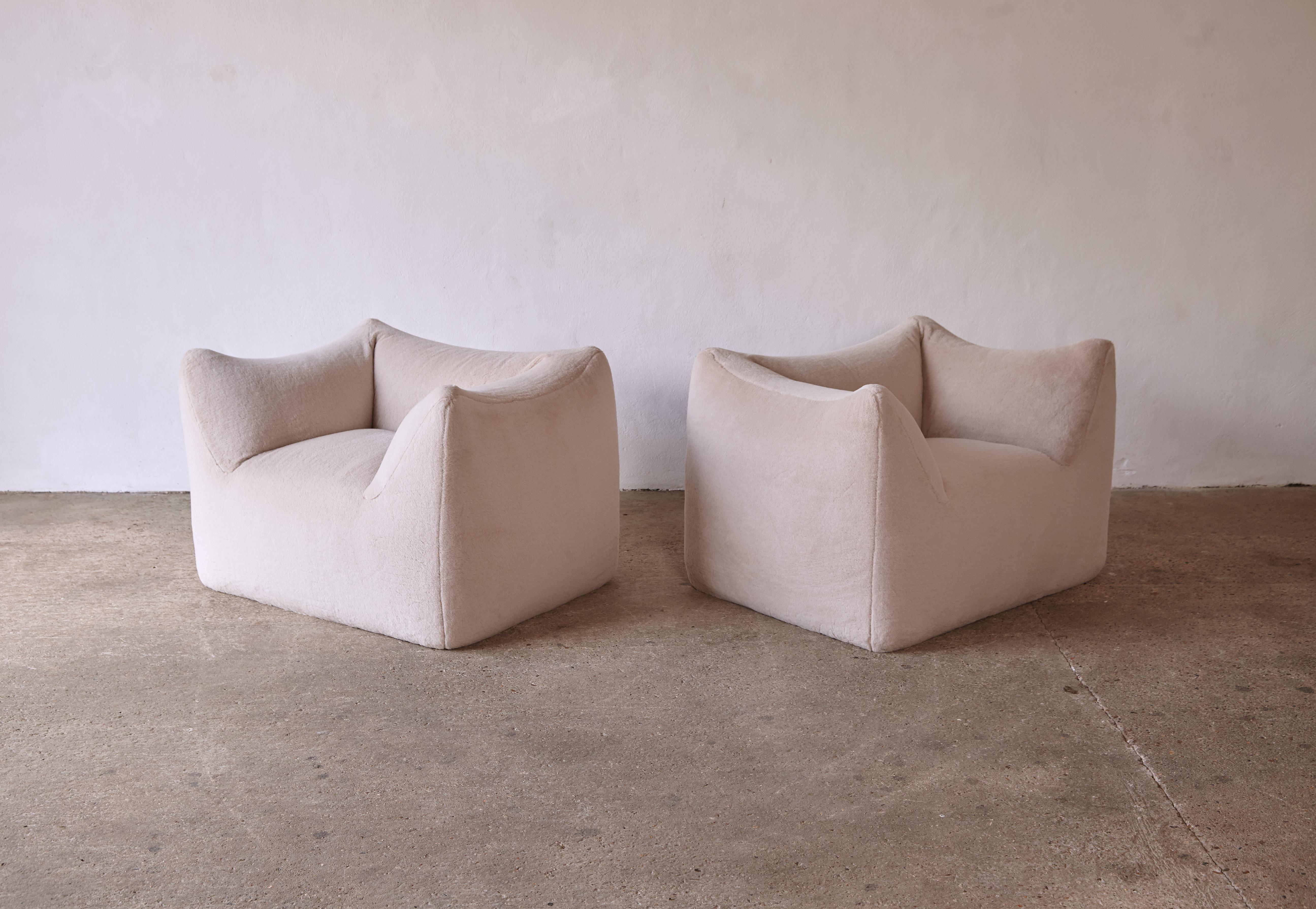 Mario Bellini Le Bambole Lounge Chairs, Upholstered in Alpaca, B&B Italia, 1970s In Good Condition In London, GB