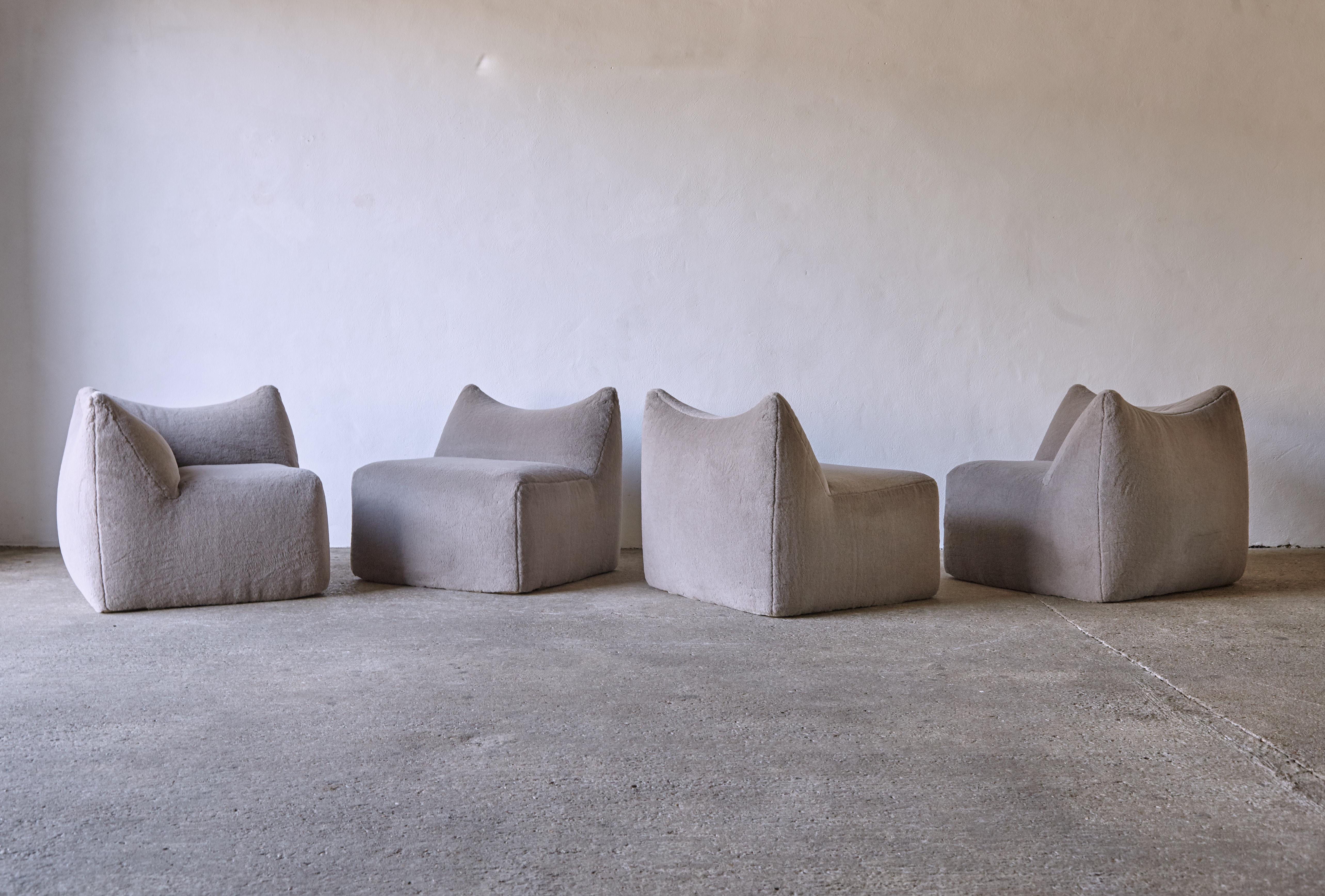 Mid-Century Modern Mario Bellini Le Bambole Modular Sofa, Upholstered in Alpaca, B&B Italia, 1970s For Sale