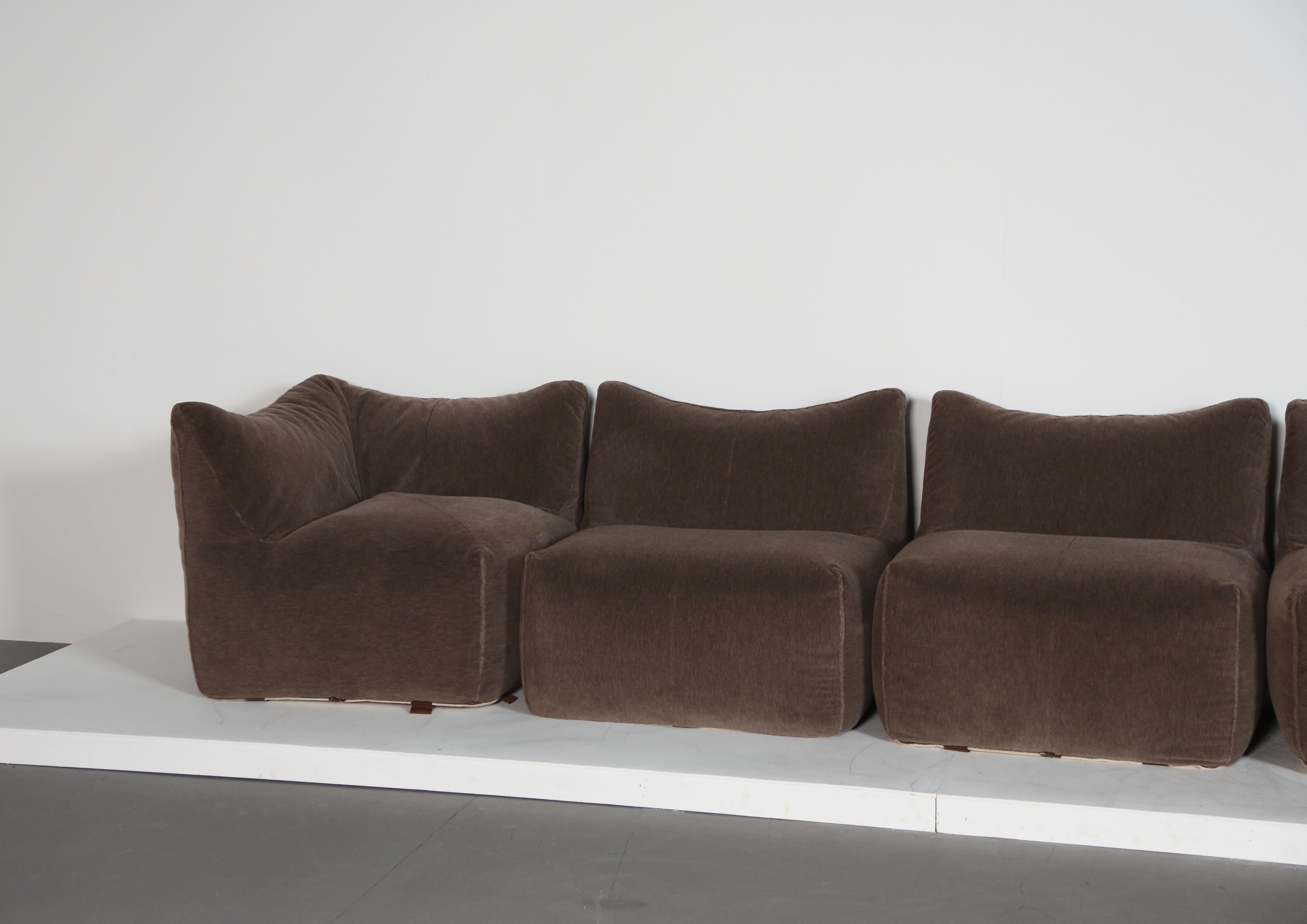 Italian Mario Bellini Le Bambole Modular Sofa, Upholstered in Velvet, B&B Italia, 1970s