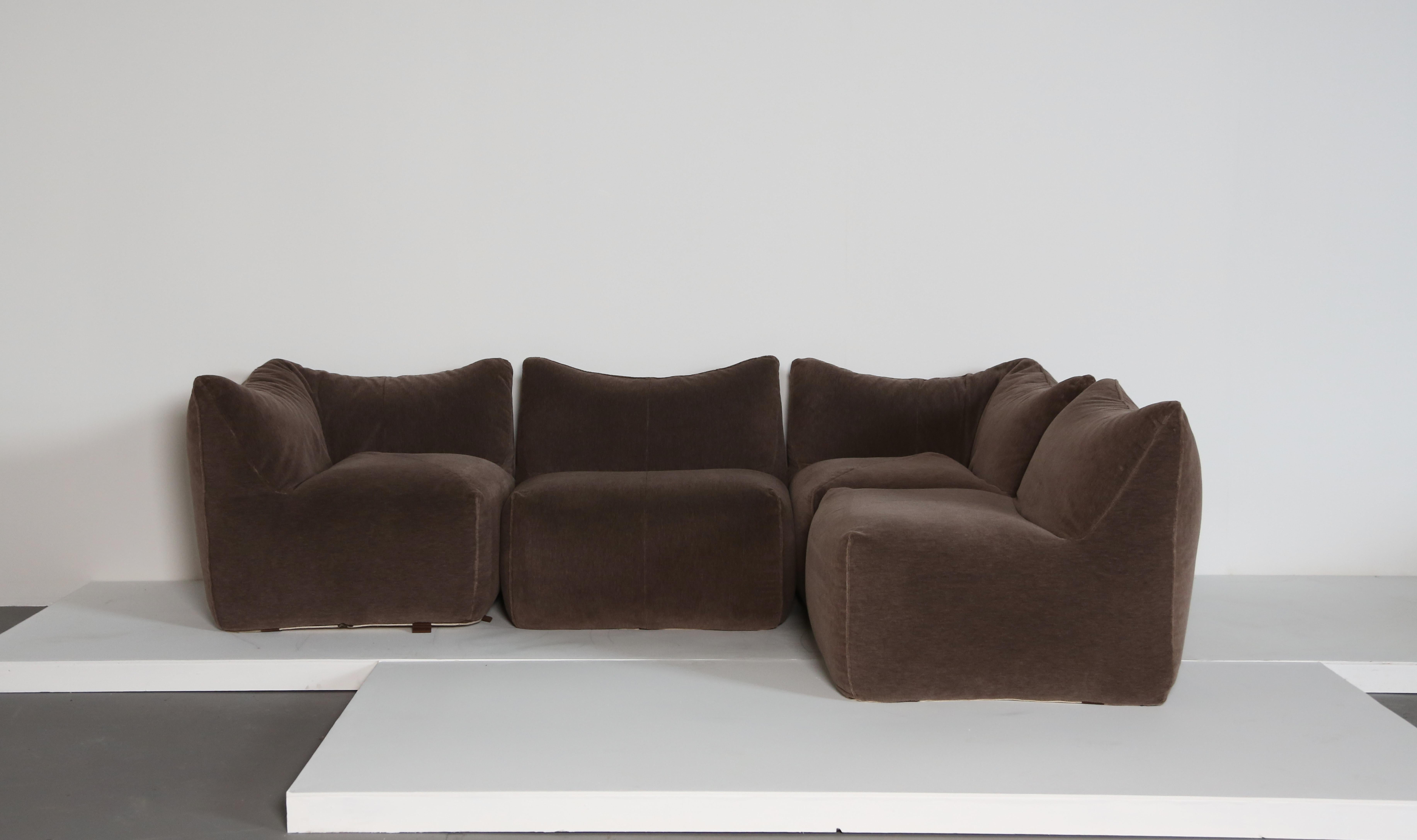 Mario Bellini Le Bambole Modular Sofa, Upholstered in Velvet, B&B Italia, 1970s In Good Condition In LEWES, GB