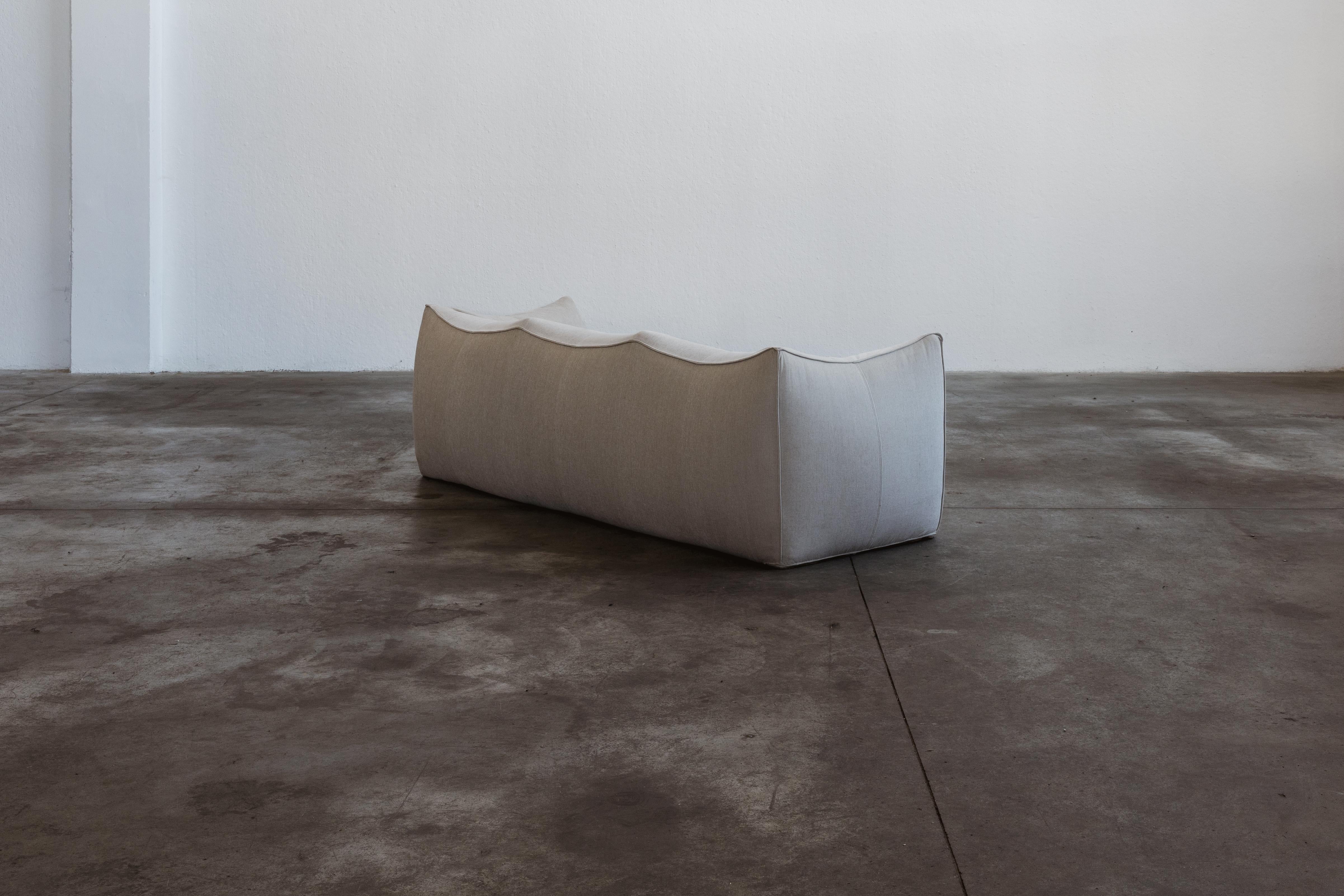 Mario Bellini „Le Bambole“ Sofa für Cassina, elfenbeinfarben Chenille, 1972 im Angebot 1