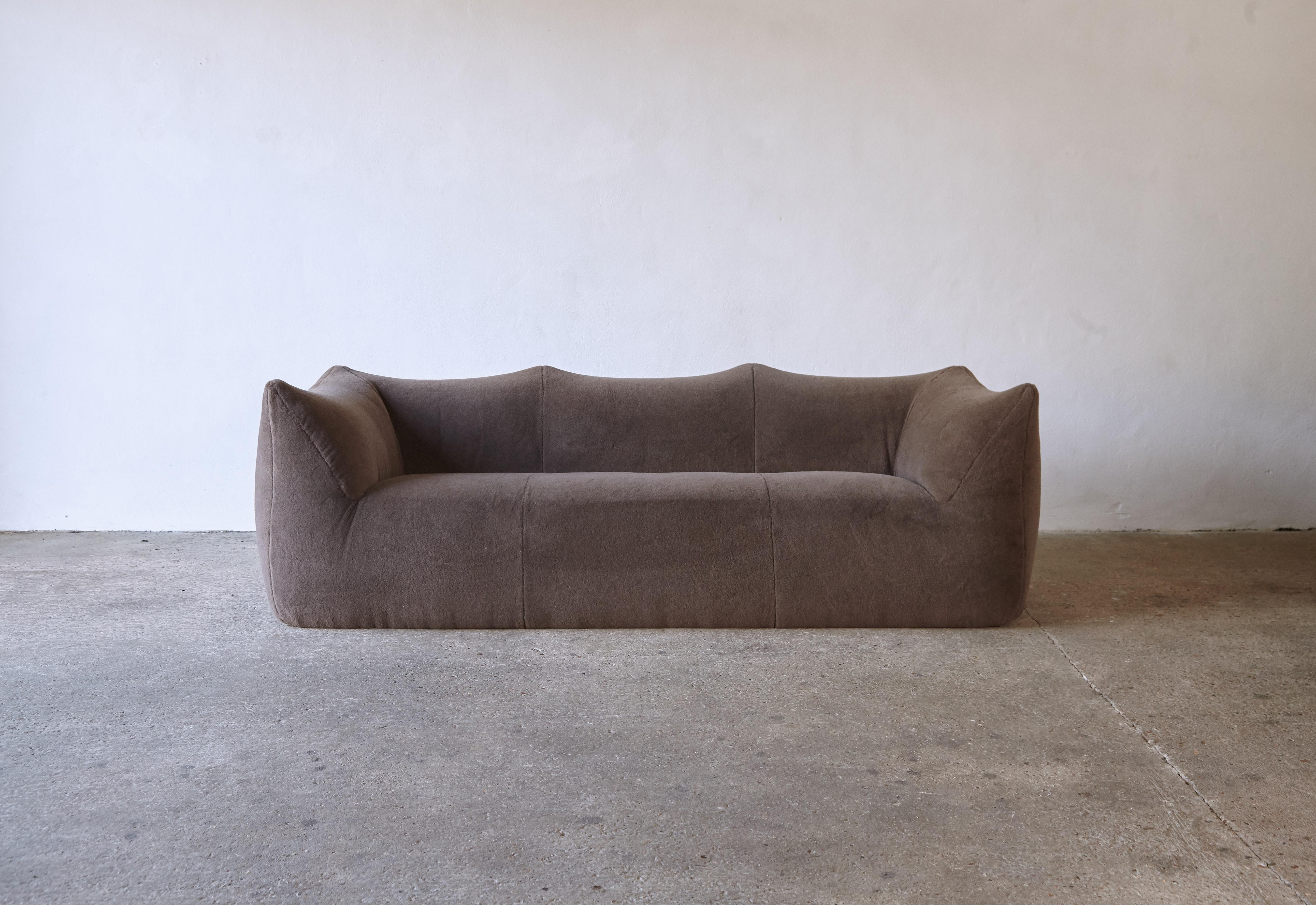 A beautiful Mario Bellini 3-seat Le Bambole sofa, produced by B&B Italia, Italy in the 1970s, newly upholstered in luxurious 100% alpaca fabric (brown/grey). 


 
UK customers please note: listed prices do not include VAT.