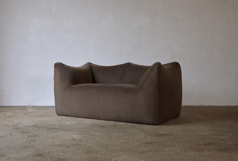 Mid-Century Modern Mario Bellini Le Bambole Sofa, Upholstered in Alpaca, B&B Italia, 1970s For Sale