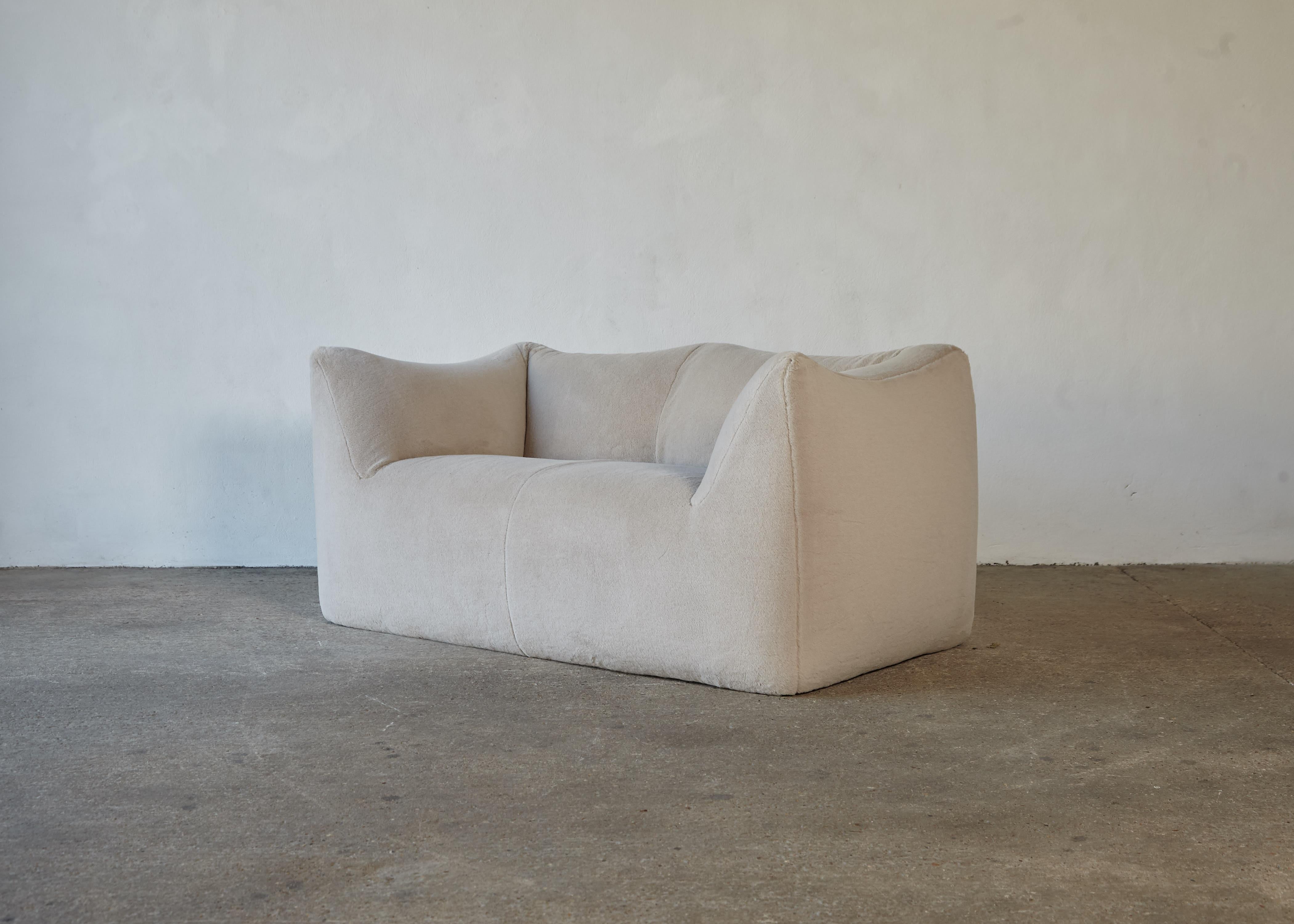 Italian Mario Bellini Le Bambole Sofa, Upholstered in Alpaca, B&B Italia, 1970s
