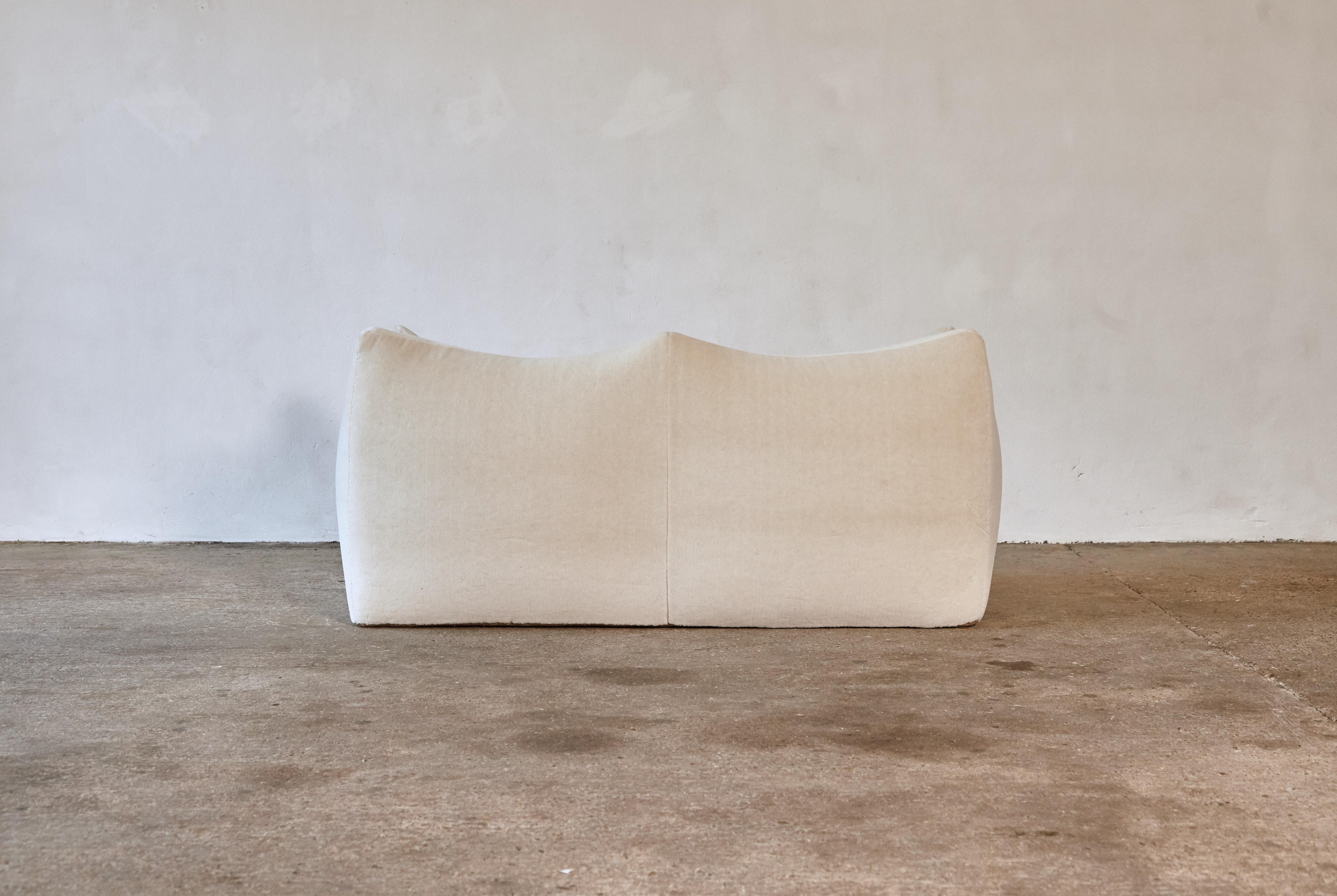 Italian Mario Bellini Le Bambole Sofa, Upholstered in Alpaca, B&B Italia, 1970s For Sale
