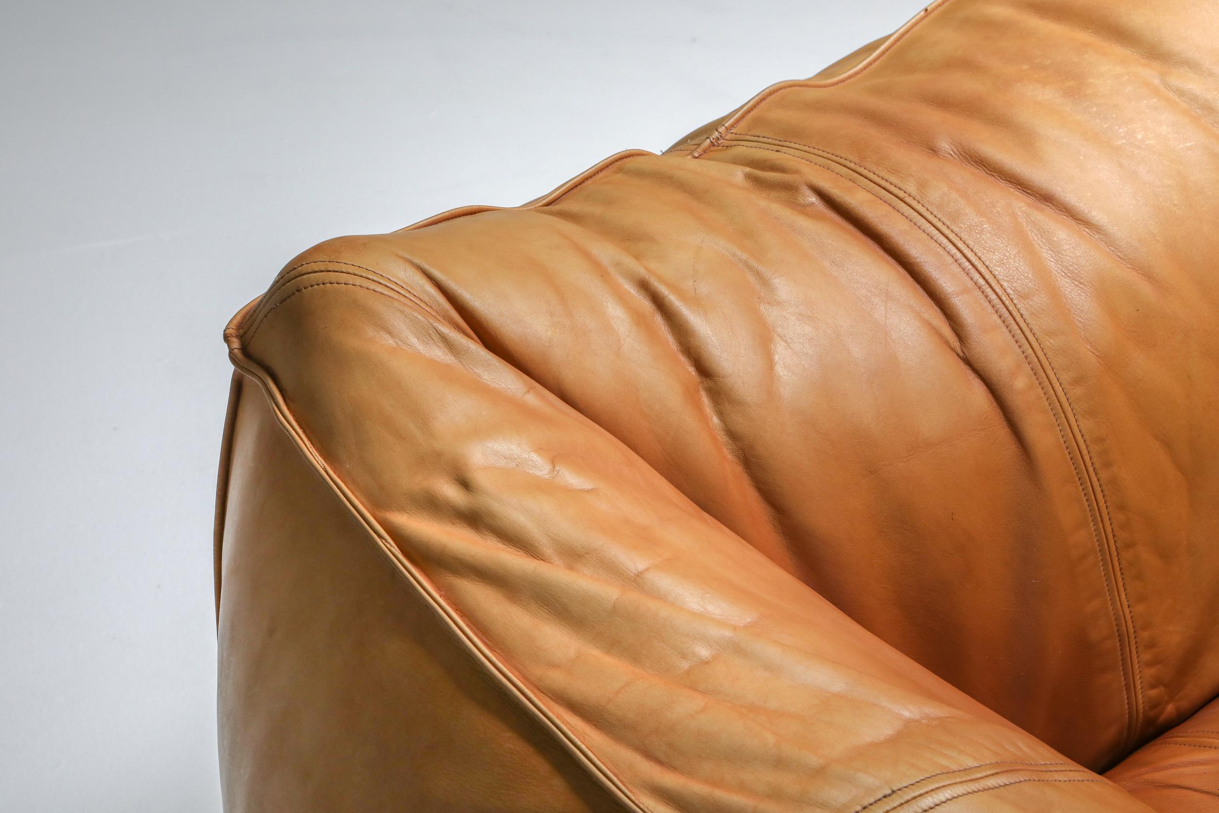 Mario Bellini 'Le Bambole' Three-Seat Couch in Tan Leather 3